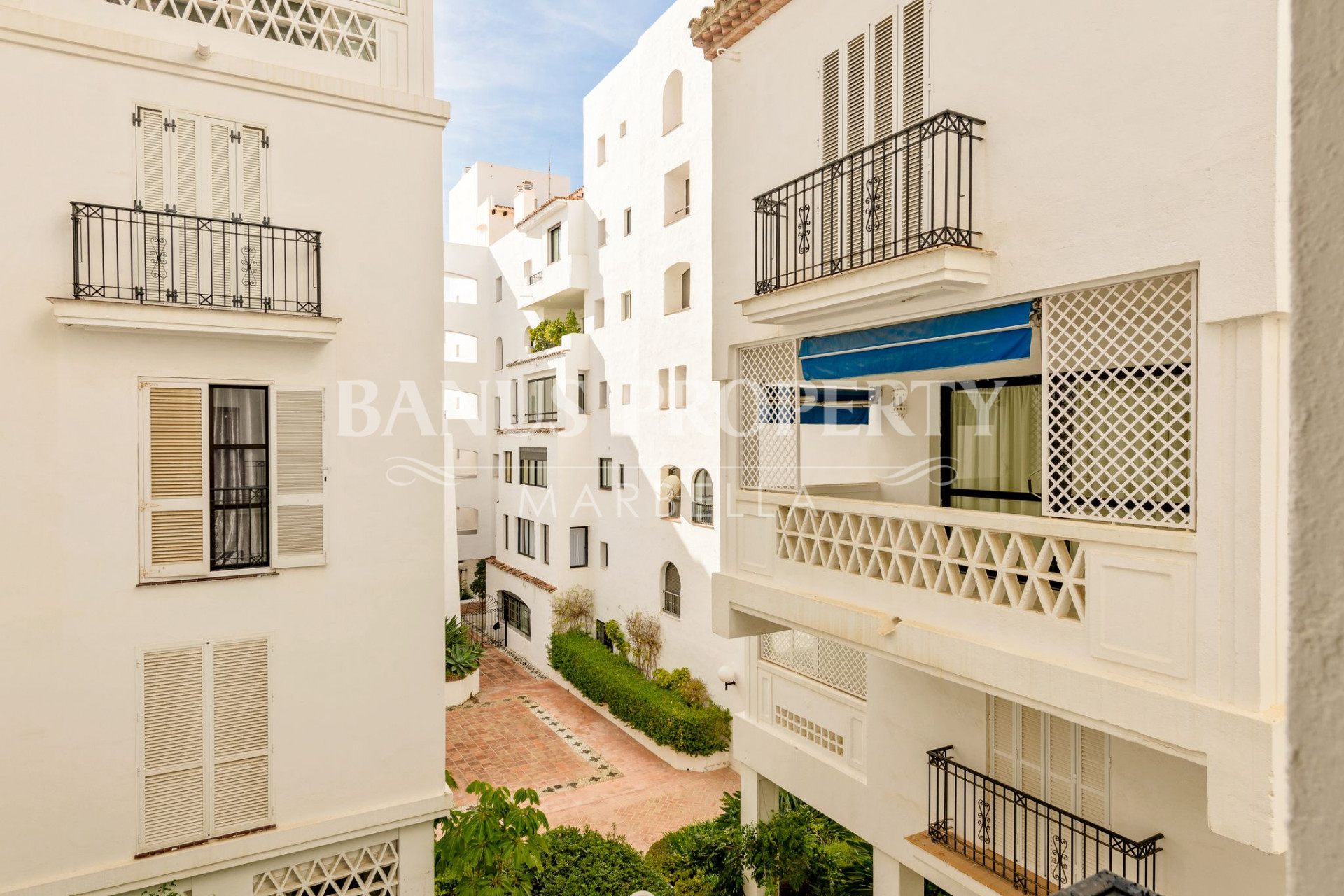 Modern 2 bedroom apartment, with  gardens views, in Puerto Banús