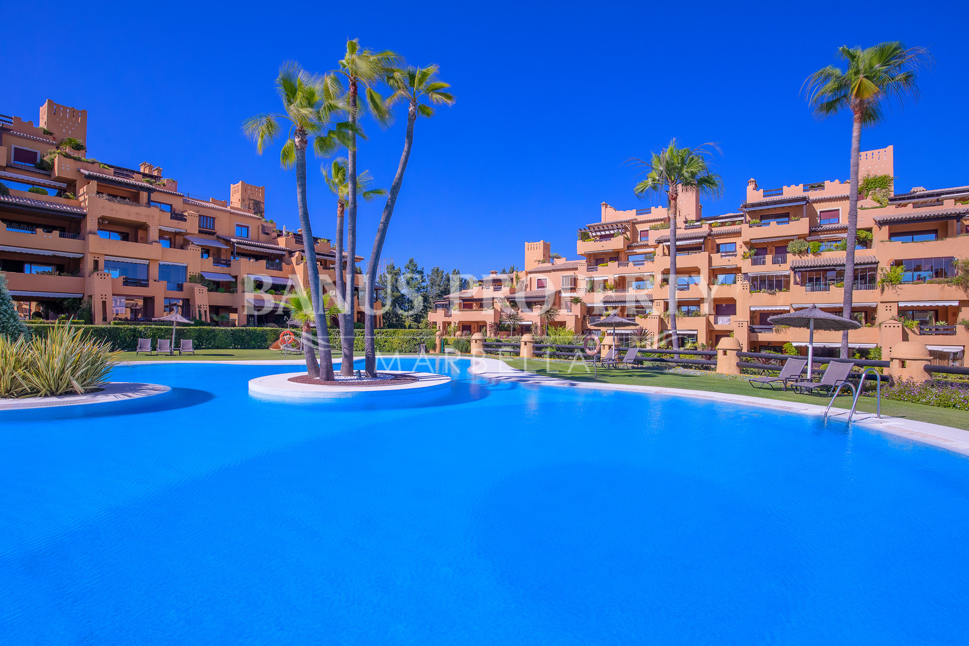 3-bedroom apartment with sunny and bright terrace in The Frontline Beach complex Los Granados del Mar- Estepona