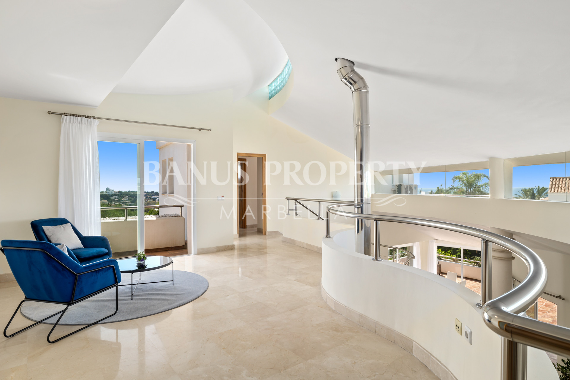 Idyllic 4-Bed Family Villa with Impressive Sea views in los Flamingos Golf- Benahavis