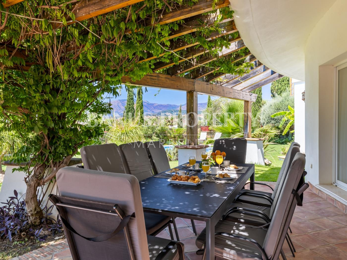 Idyllic 4-Bed Family Villa with Impressive Sea views in los Flamingos Golf- Benahavis