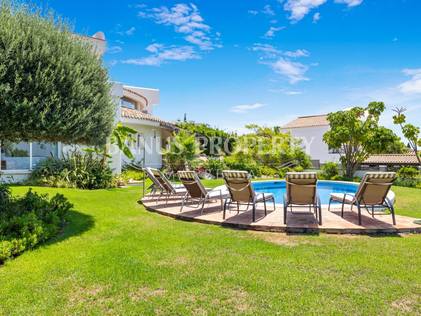 Idyllic 4-Bed Family Villa with Impressive Sea views in los Flamingos Golf- Benahavis