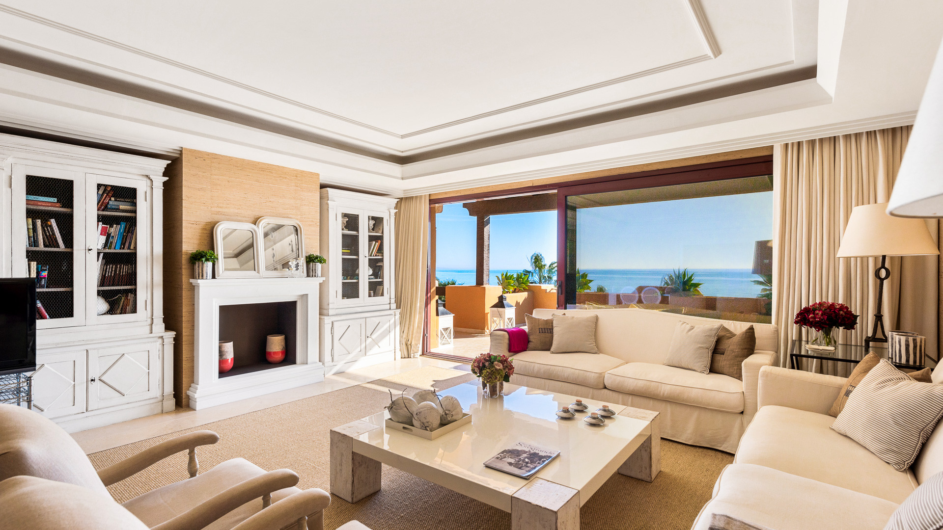 Amazing frontline beach apartment for sale in Los Granados del Mar Estepona