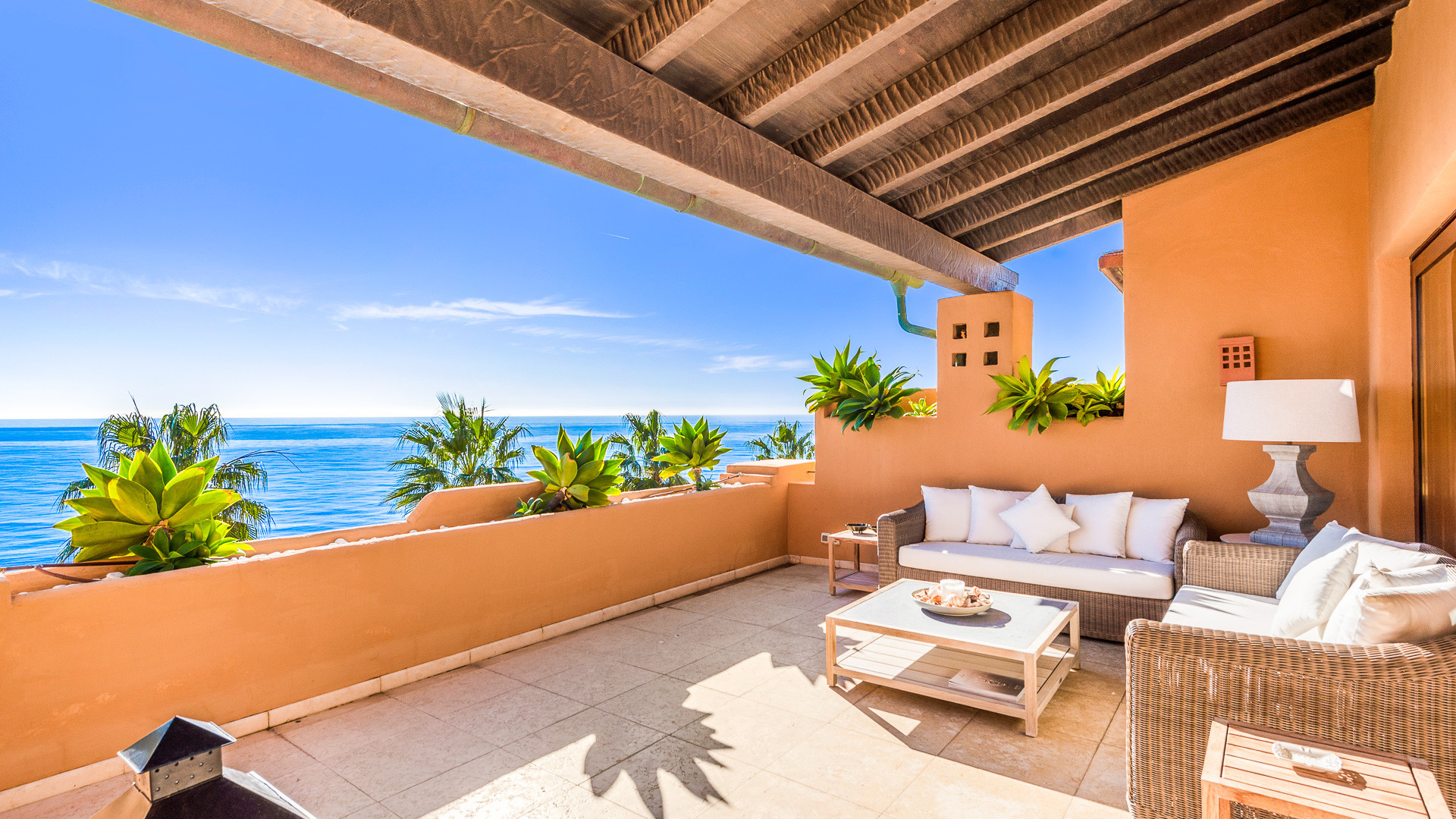 Amazing frontline beach apartment for sale in Los Granados del Mar Estepona