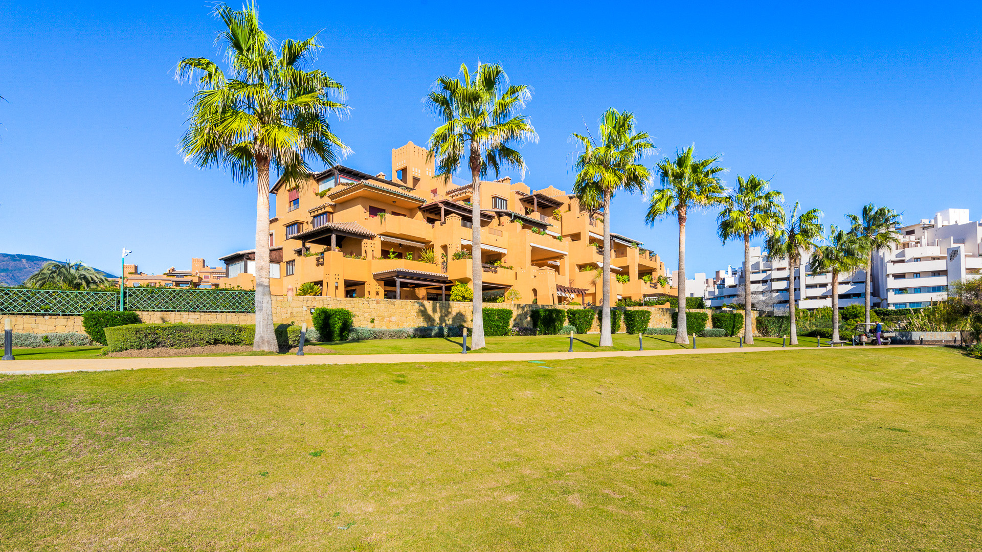 Amazing frontline beach apartment for sale in Los Granados del Mar Estepona