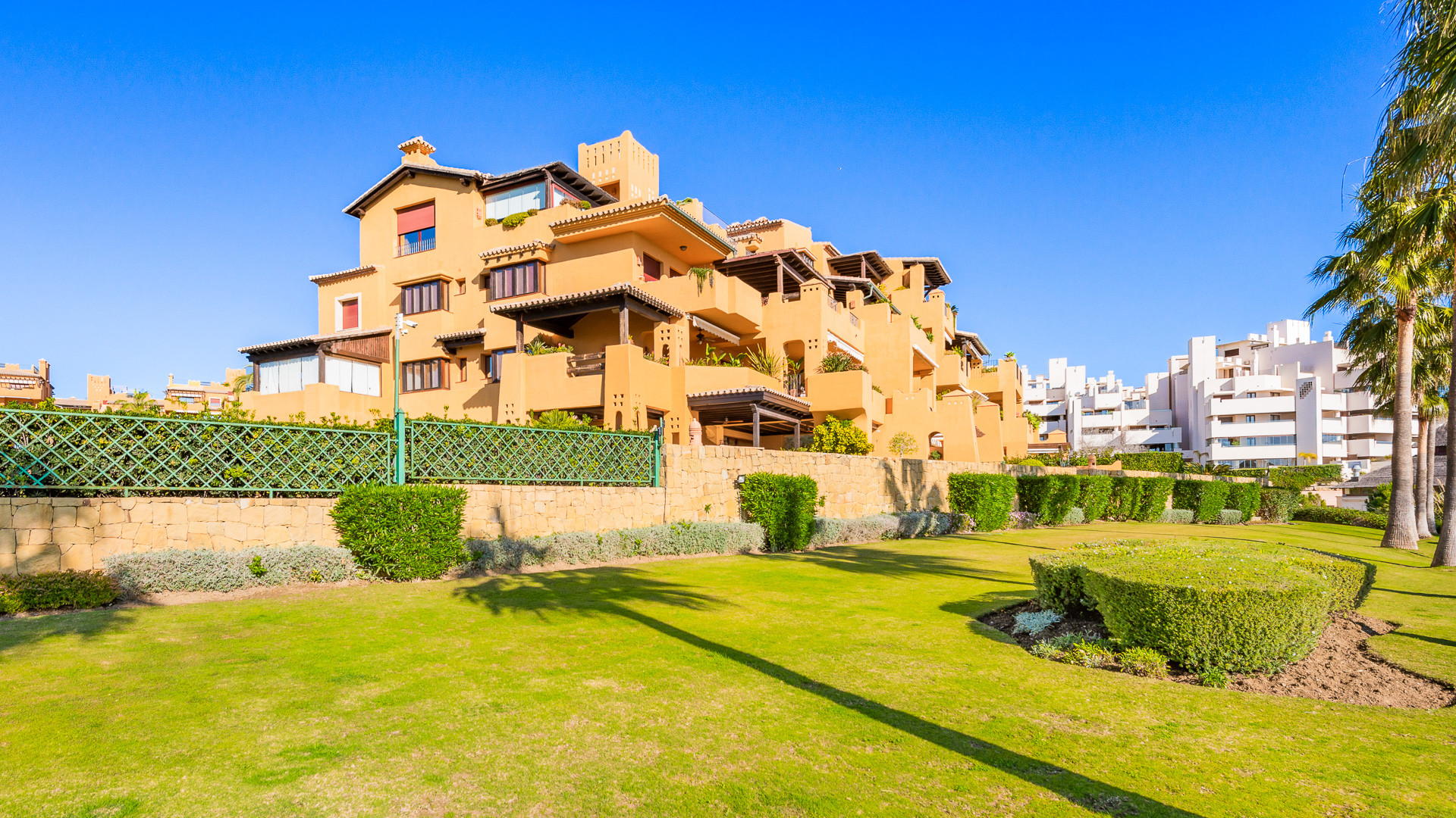 Amazing frontline beach apartment for sale in Los Granados del Mar Estepona