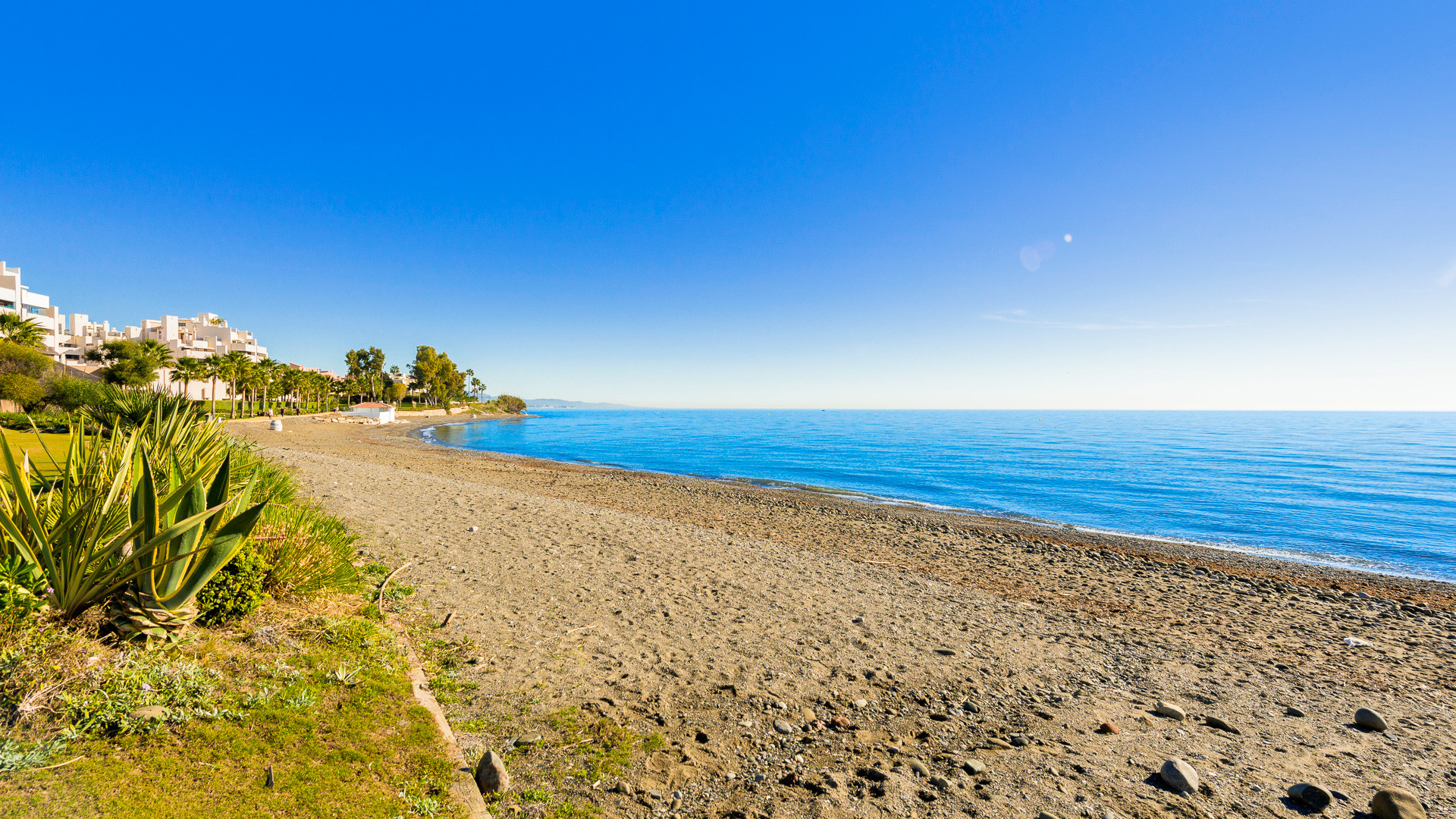 Amazing frontline beach apartment for sale in Los Granados del Mar Estepona