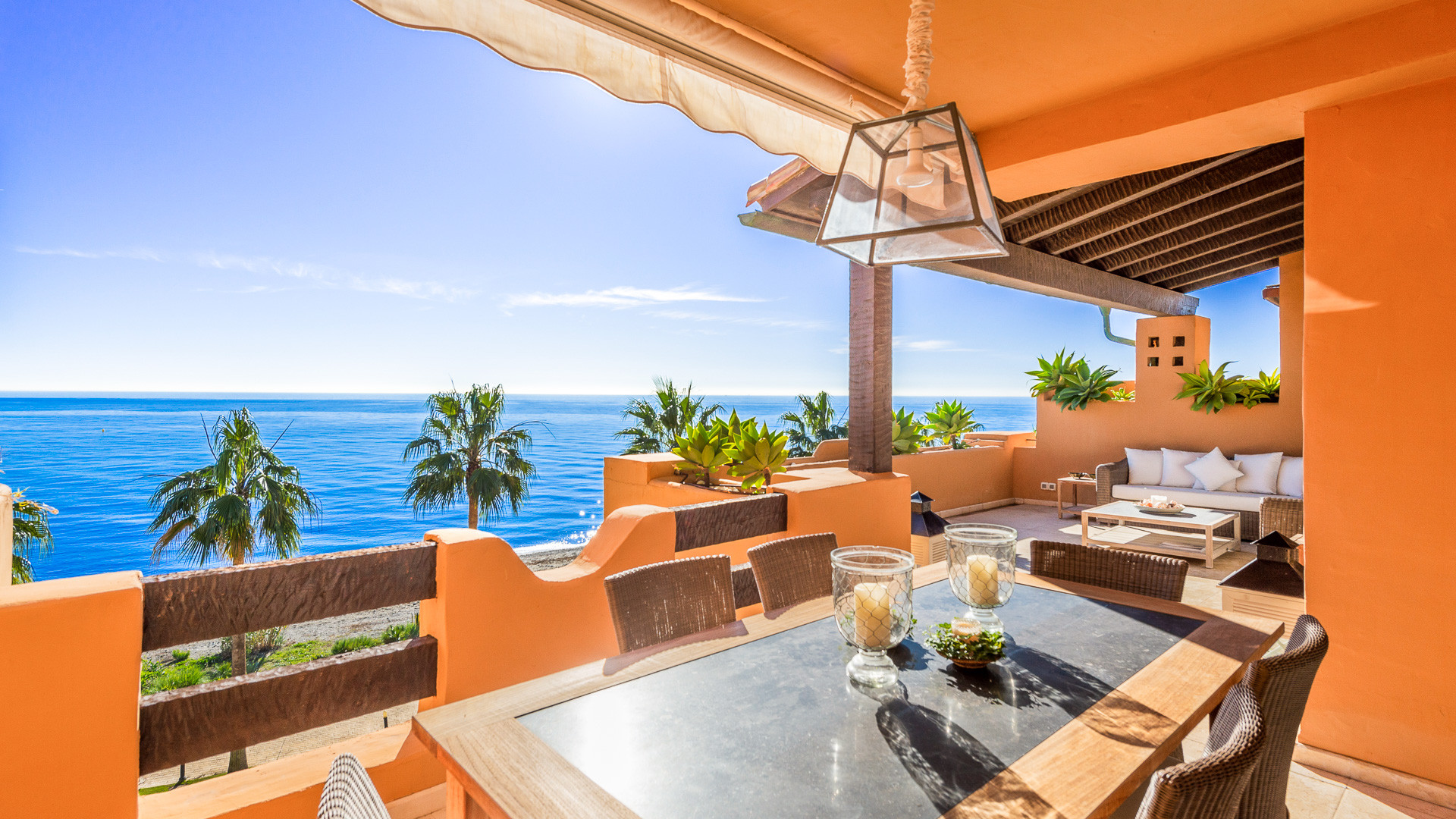 Amazing frontline beach apartment for sale in Los Granados del Mar Estepona