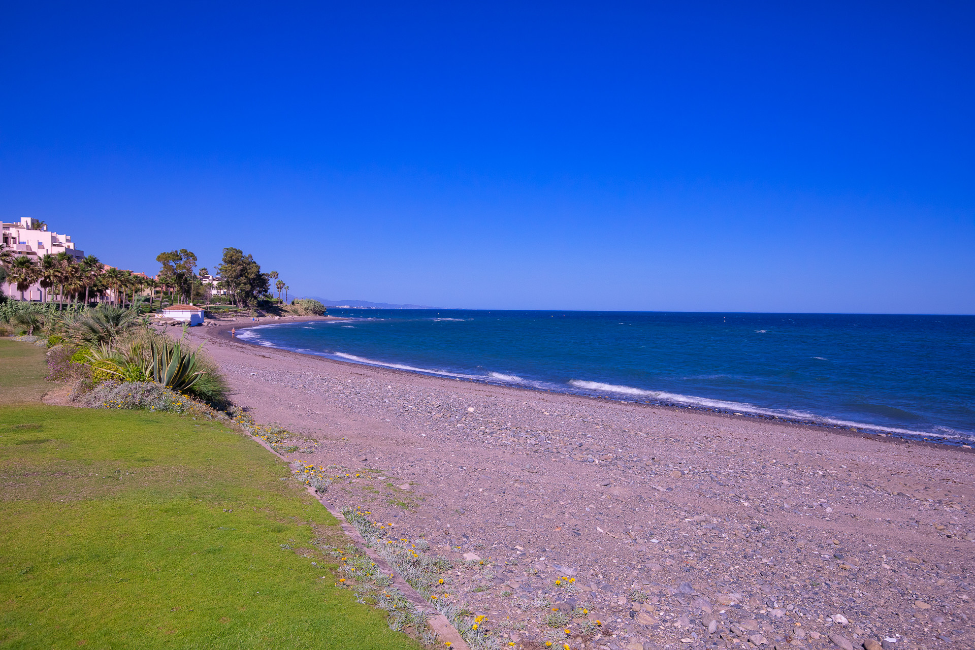 Amazing frontline beach apartment for sale in Los Granados del Mar Estepona