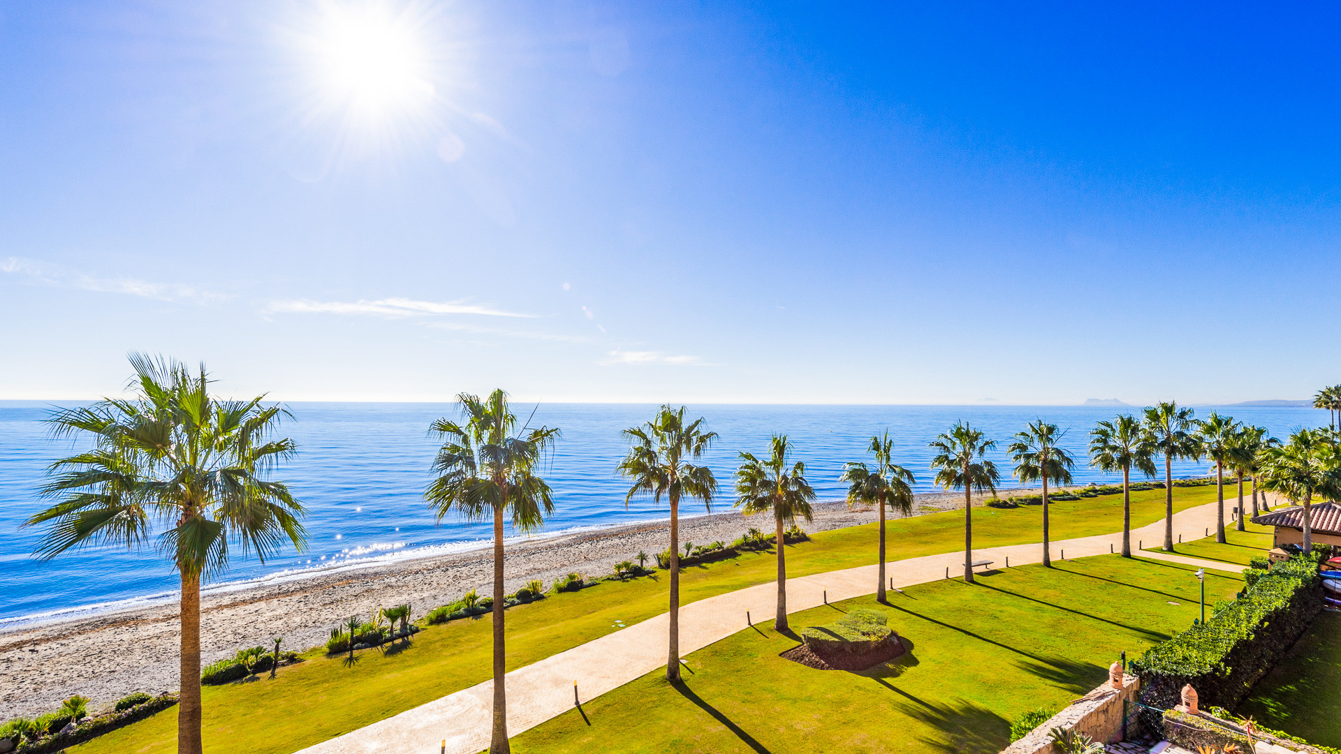 Amazing frontline beach apartment for sale in Los Granados del Mar Estepona