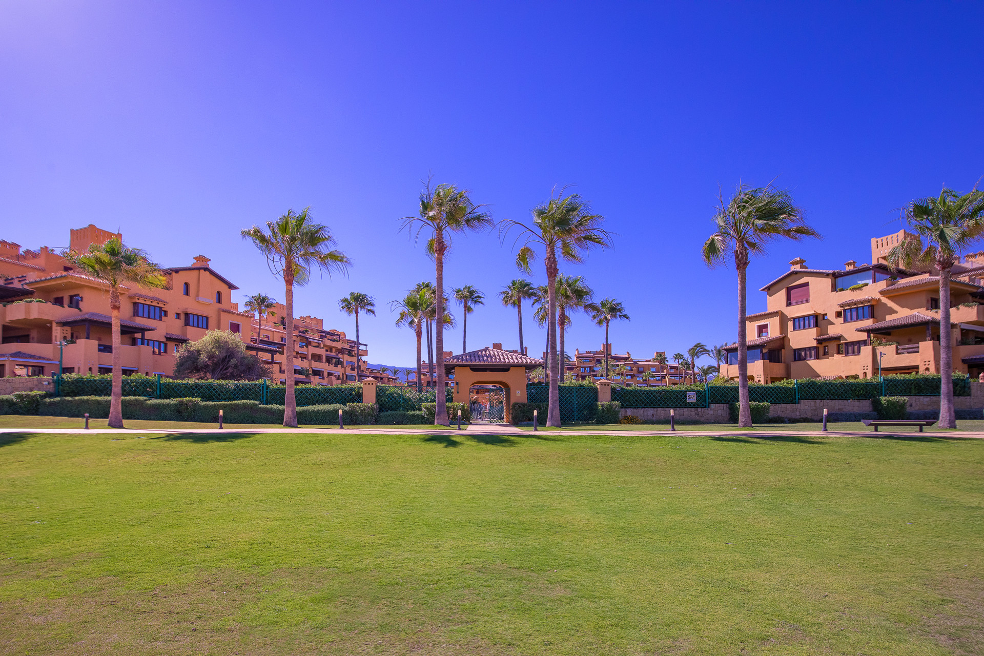 Amazing frontline beach apartment for sale in Los Granados del Mar Estepona