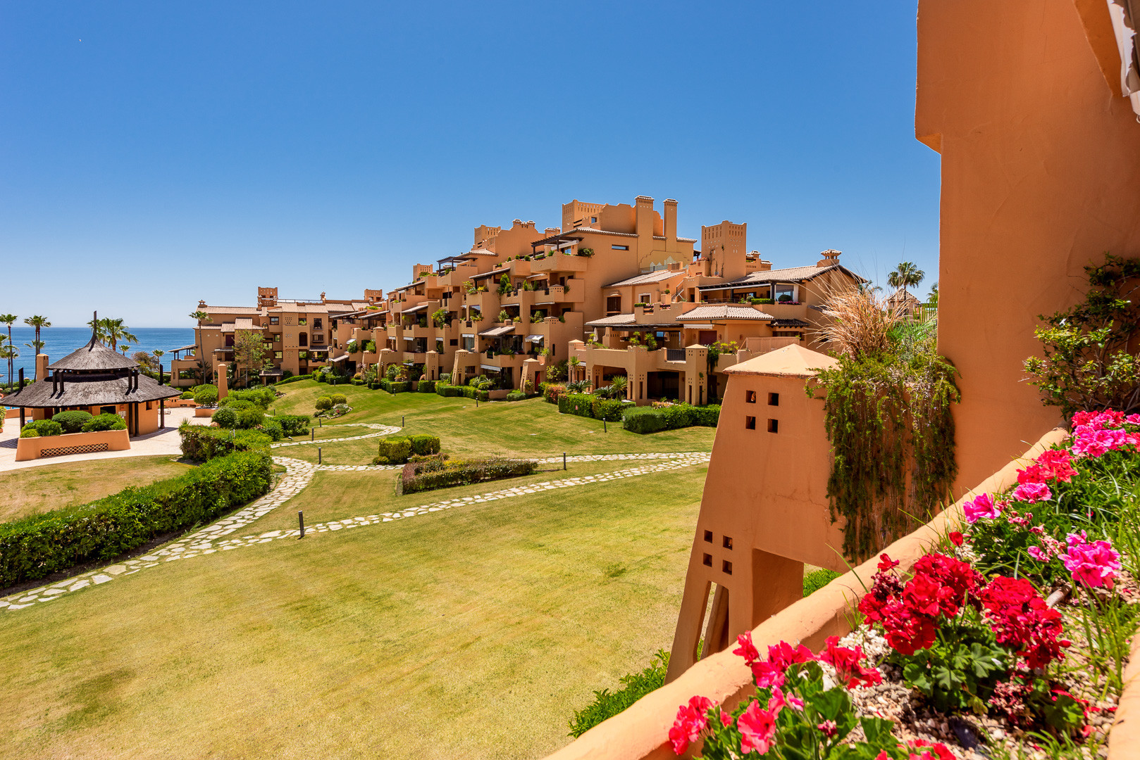 Elegant Beachside apartment, Los Granados del Mar- Estepona