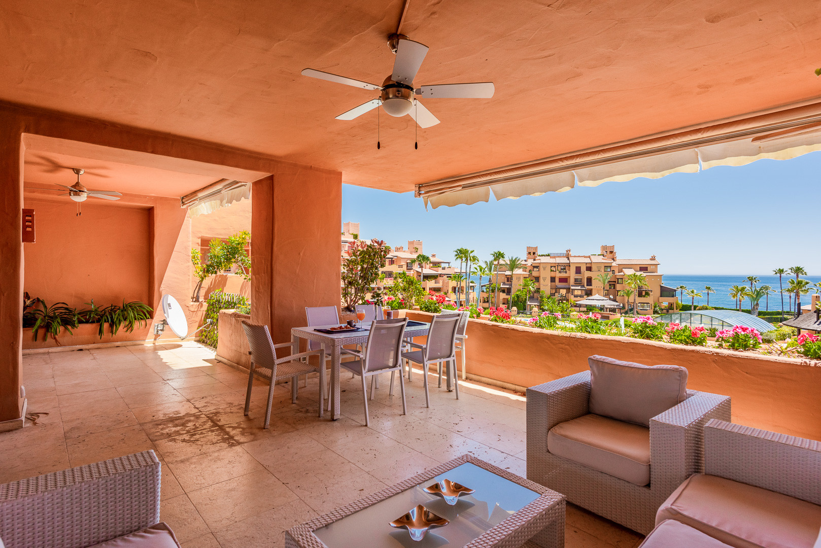 Elegant Beachside apartment, Los Granados del Mar- Estepona