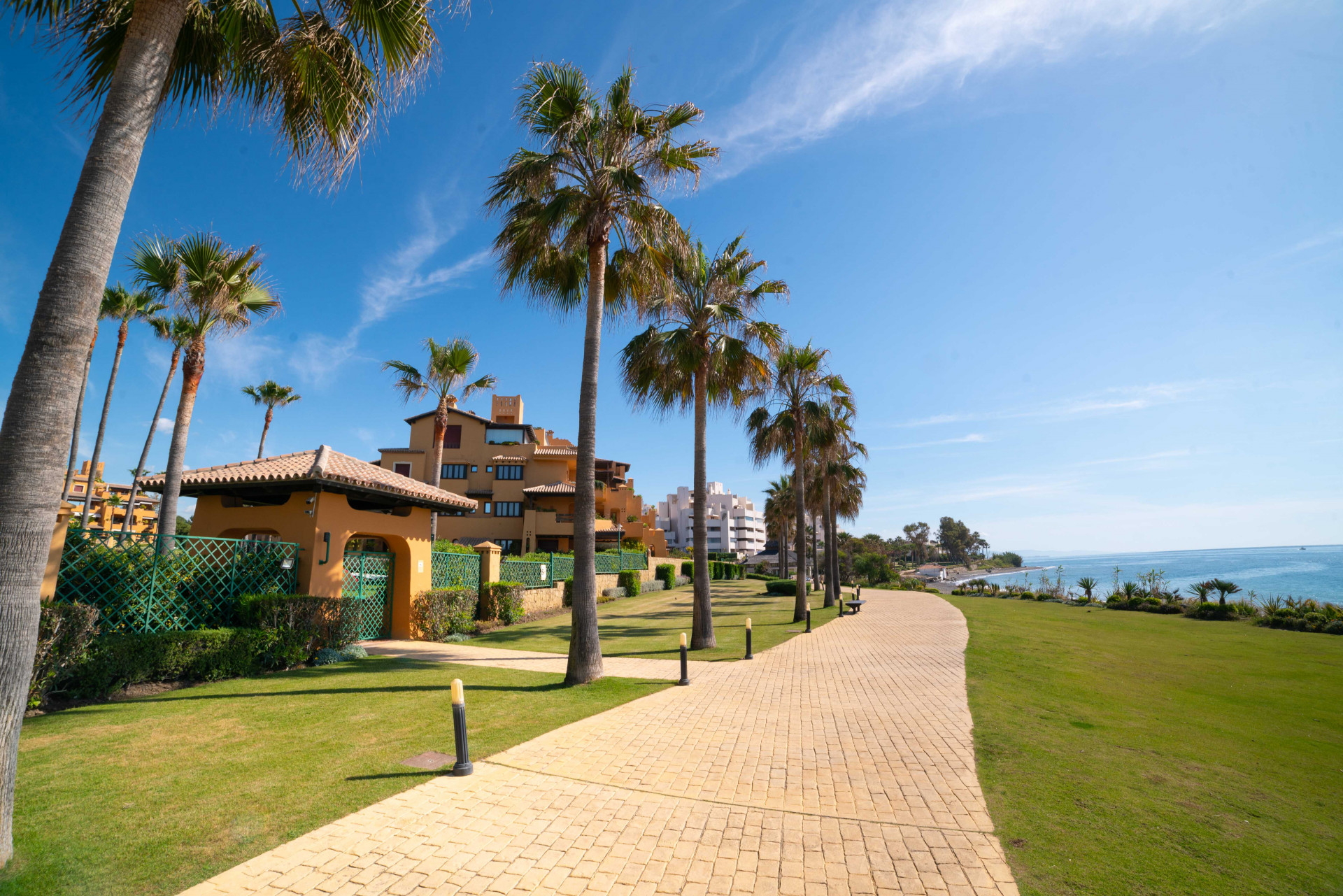 Elegant Beachside apartment, Los Granados del Mar- Estepona