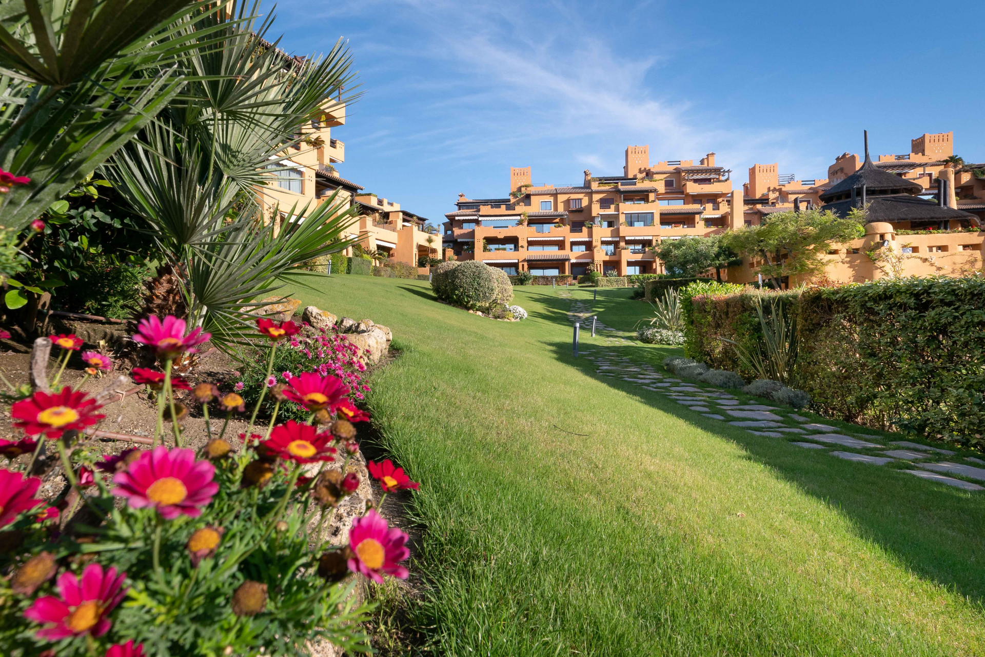 Elegant Beachside apartment, Los Granados del Mar- Estepona