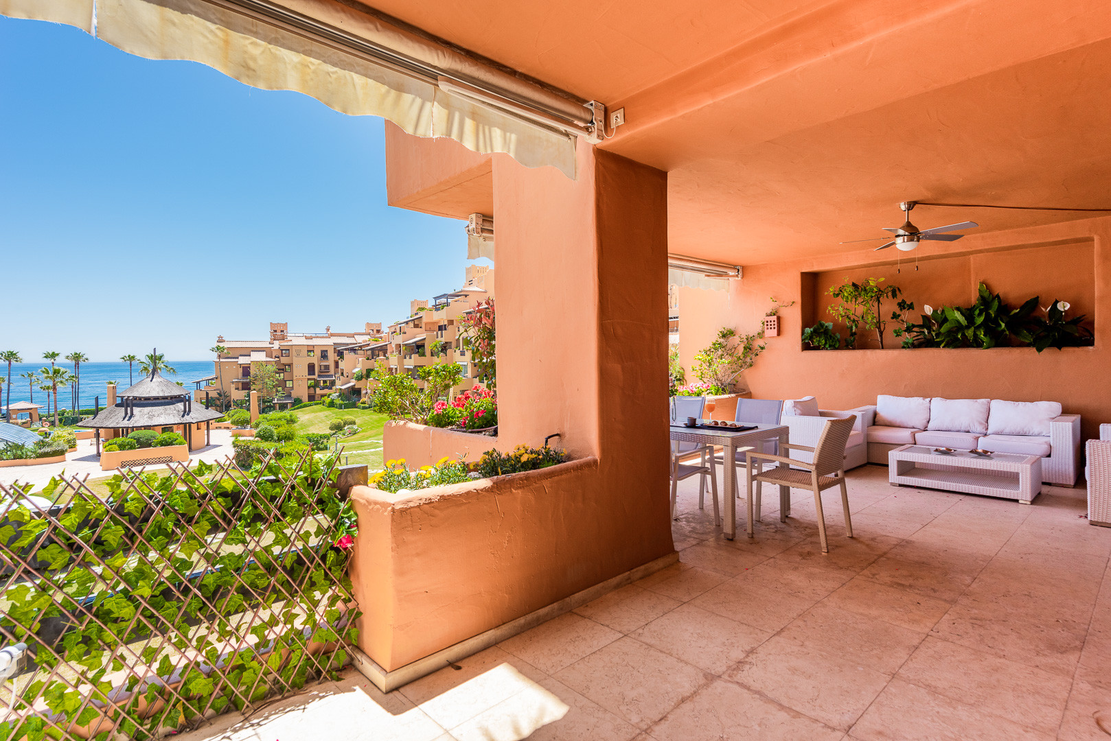 Elegant Beachside apartment, Los Granados del Mar- Estepona