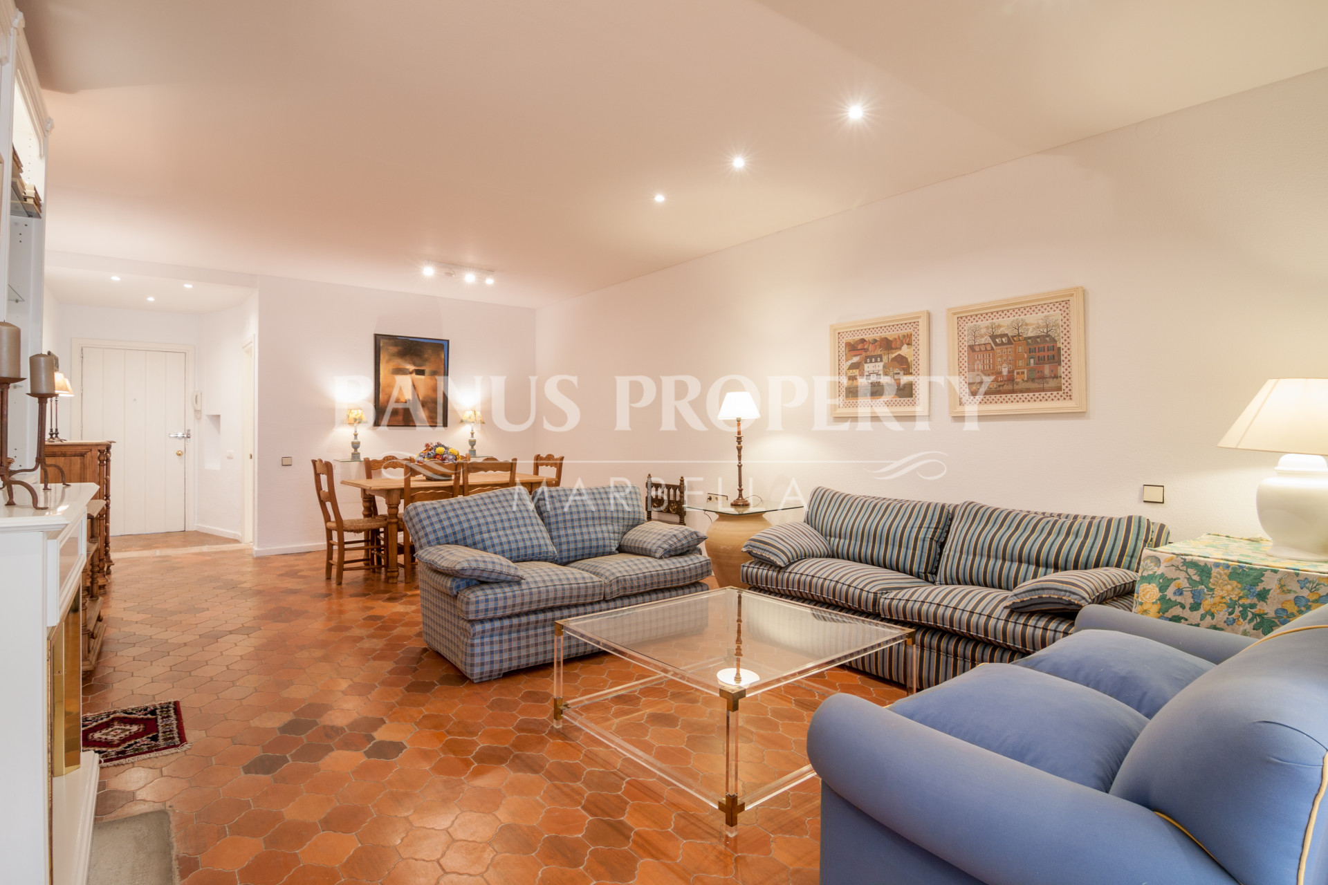 2 bedroom luxury apartment for sale in Casas Cadiz, Playas del Duque, Puerto Banus