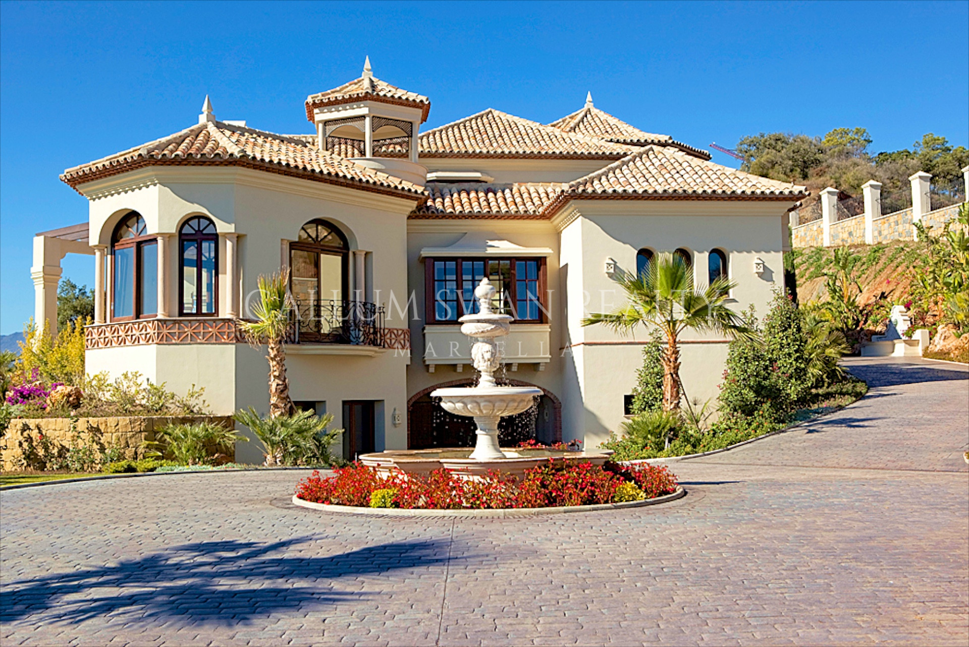 Luxury Andalusian style villa in Marbella Club de Gof Resort