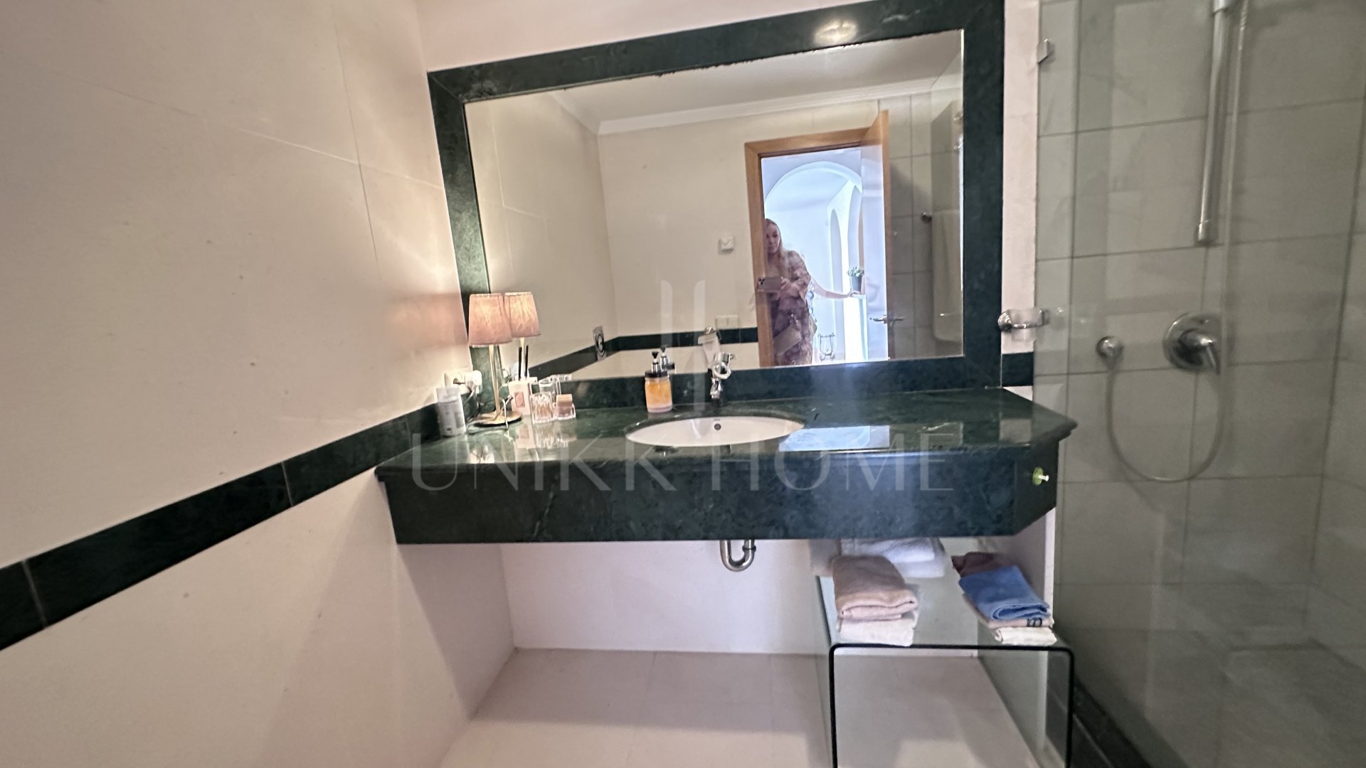 Apartamento en venta en Benahavis
