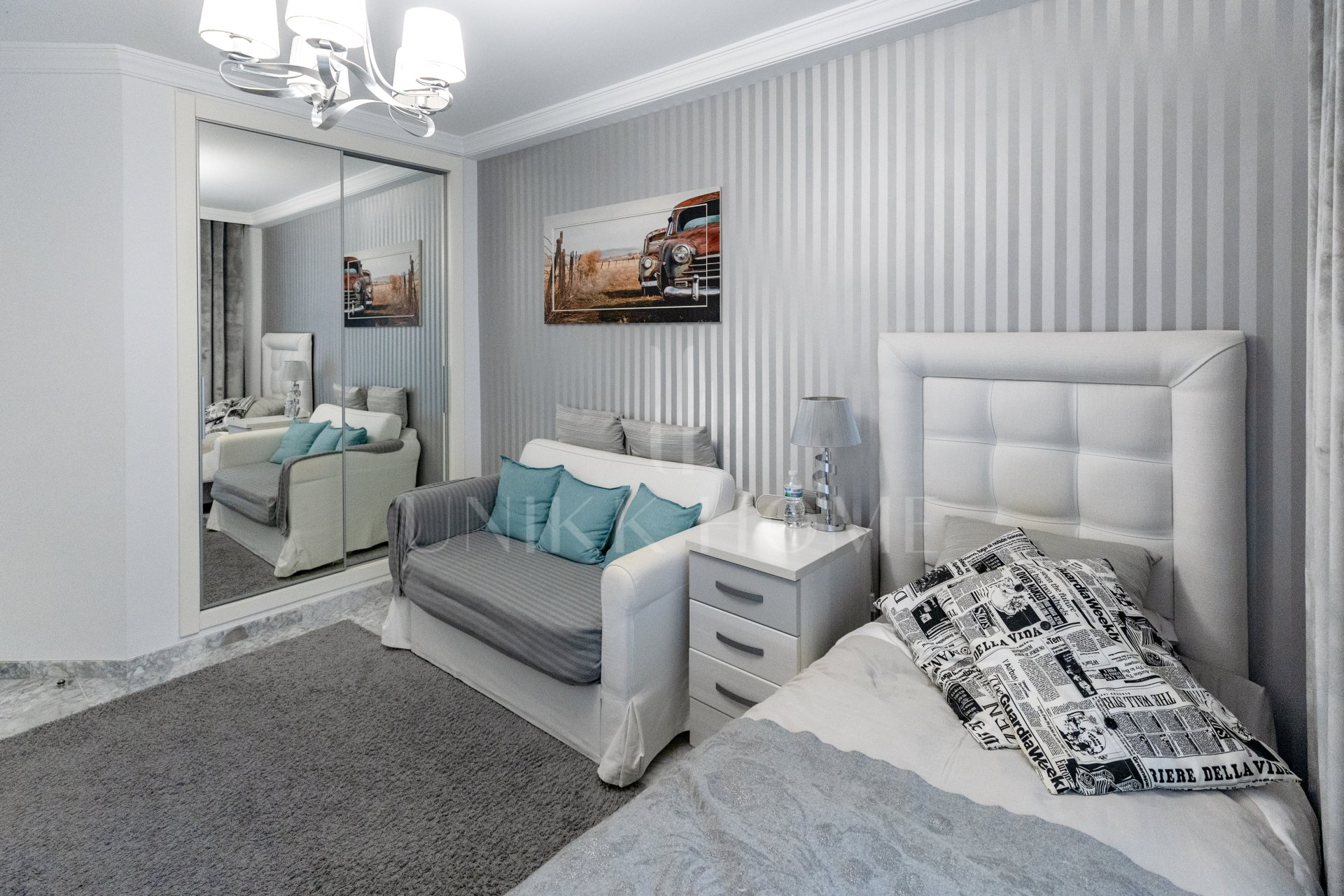Apartamento de 3 dormitorios en primera línea de playa en Benalmádena Costa con vistas al mar