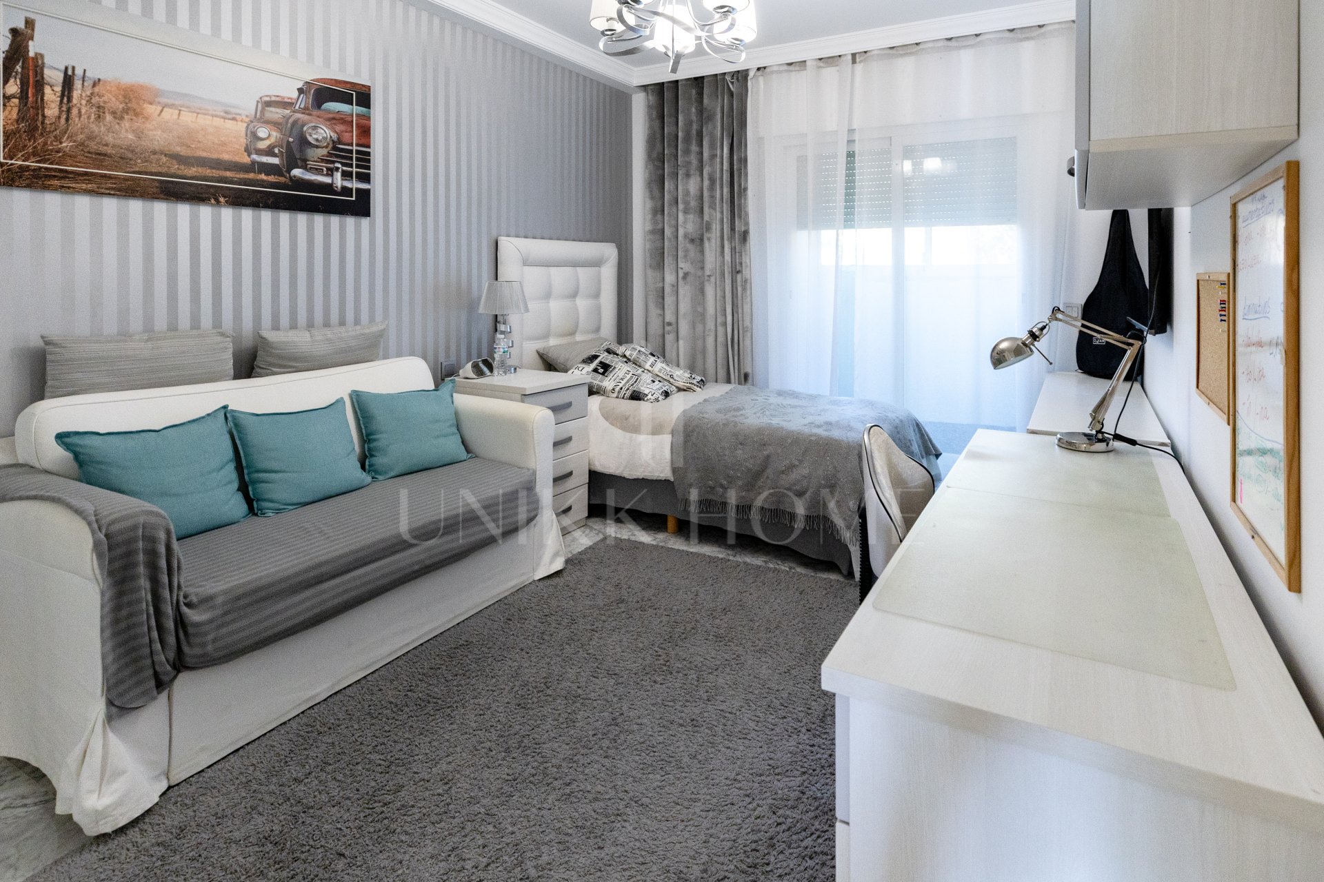 Apartamento de 3 dormitorios en primera línea de playa en Benalmádena Costa con vistas al mar