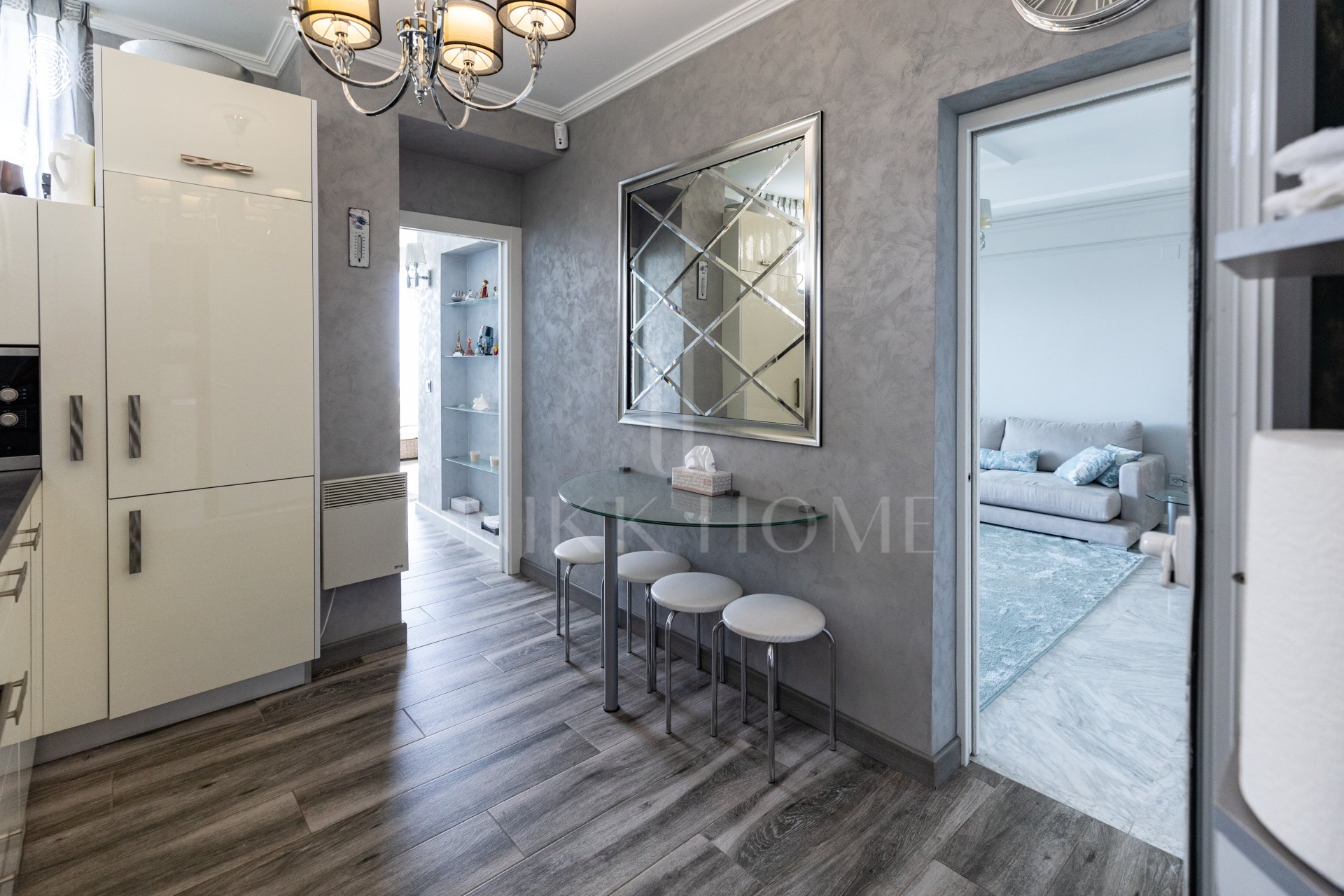 Apartamento de 3 dormitorios en primera línea de playa en Benalmádena Costa con vistas al mar