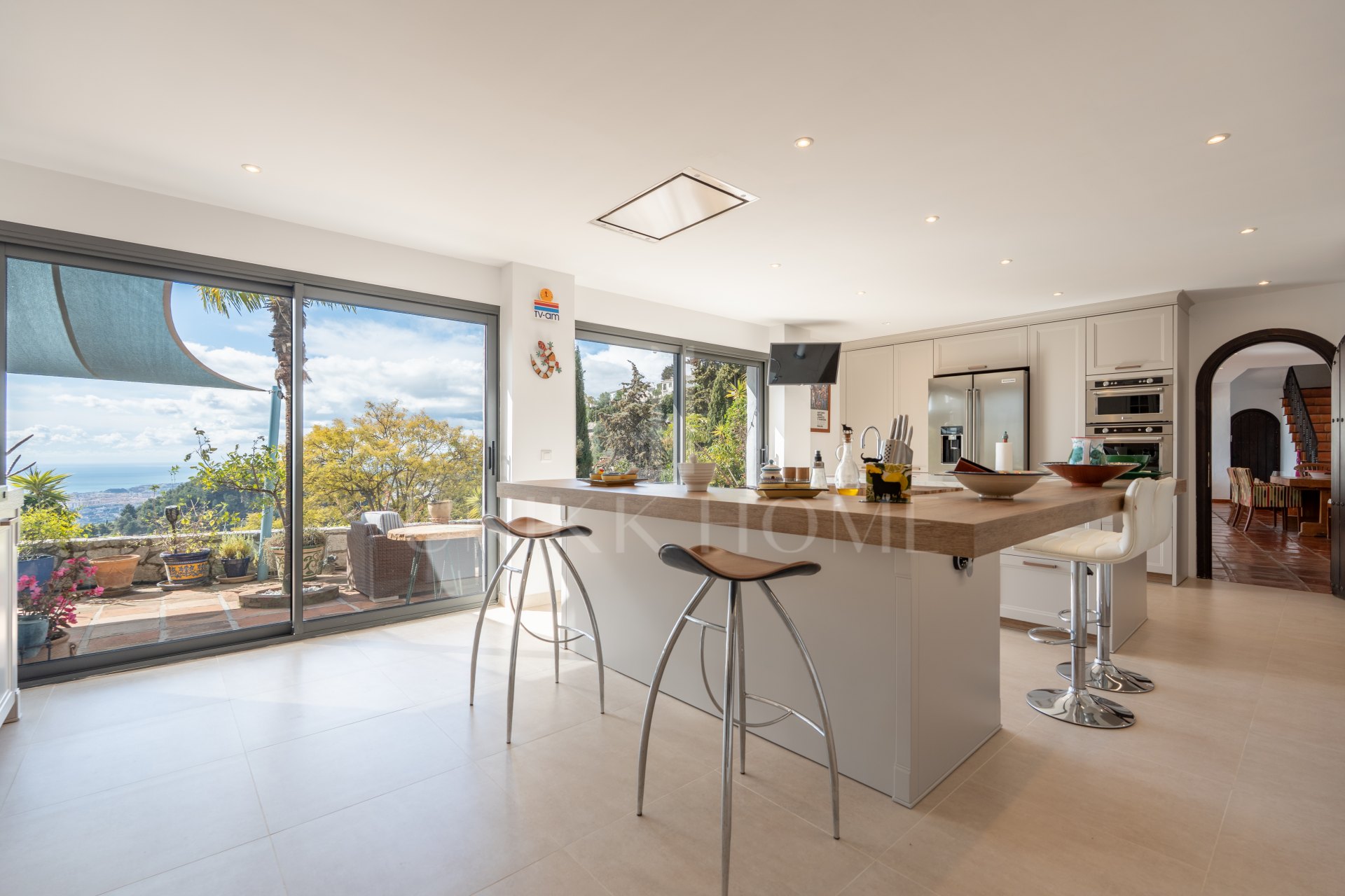 Elegant 4-Bedroom Luxury Villa Walking Distance to Mijas Pueblo