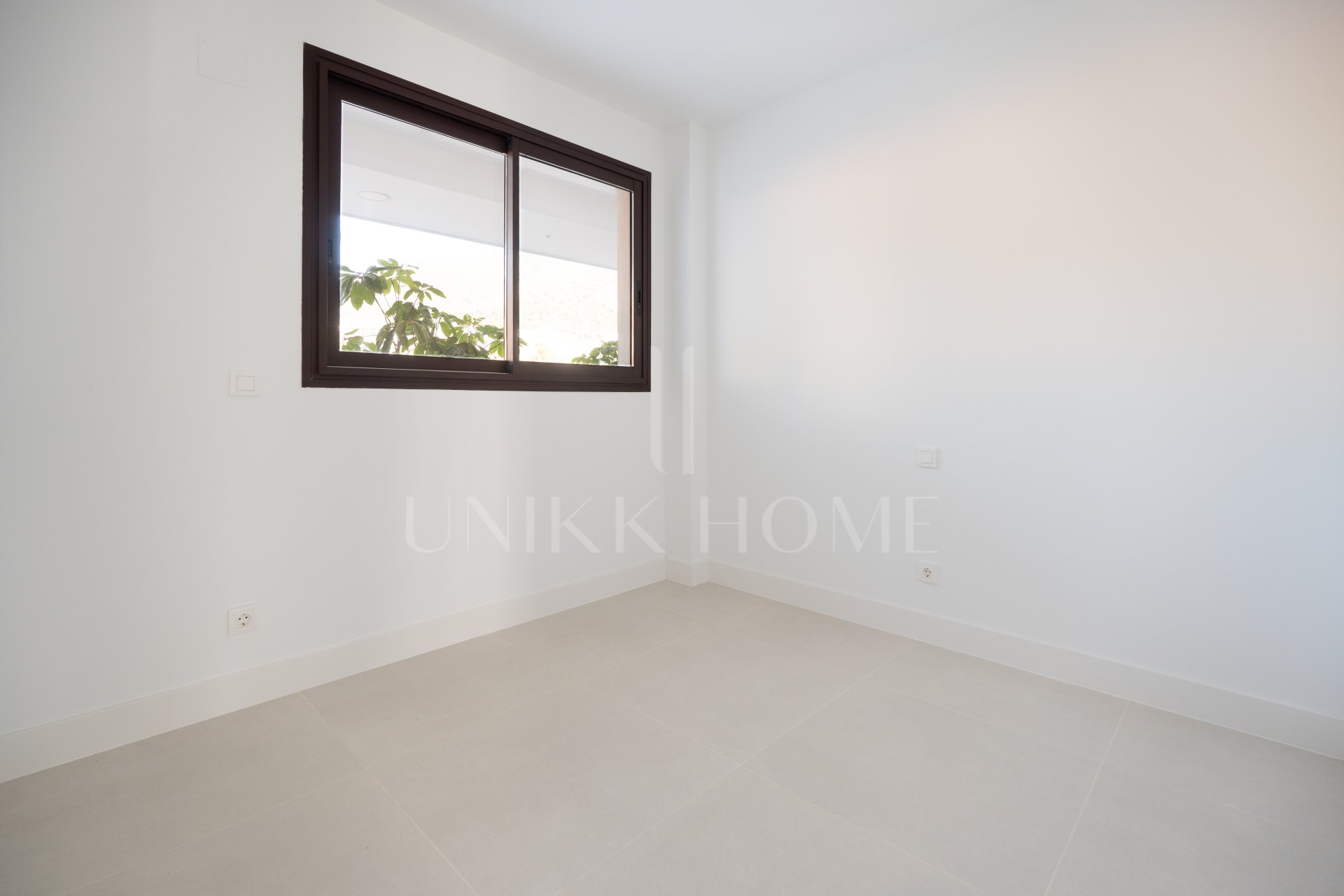 Apartamento nuevo de 2 dormitorios con vistas a la piscina y al mar