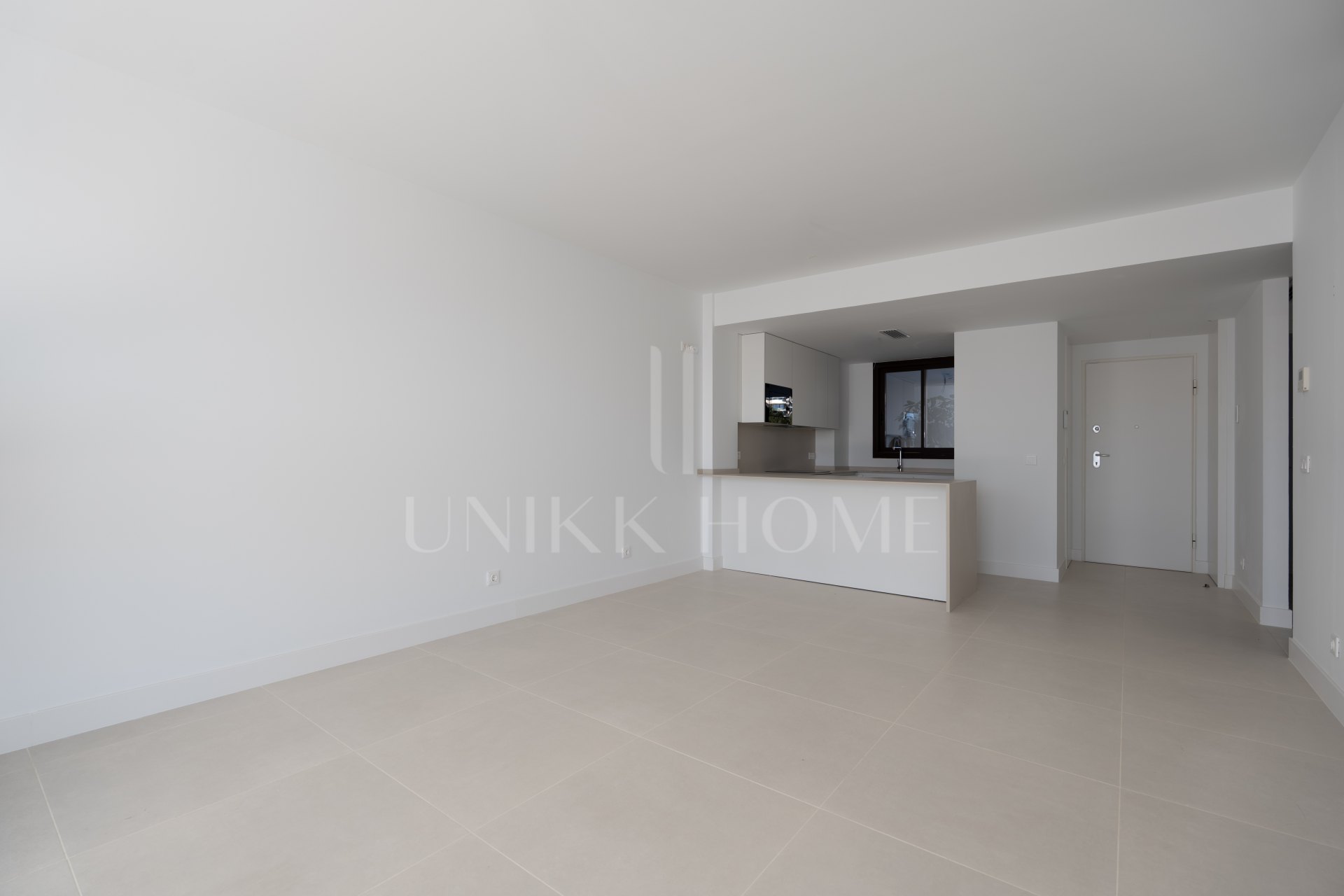 Apartamento nuevo de 2 dormitorios con vistas a la piscina y al mar