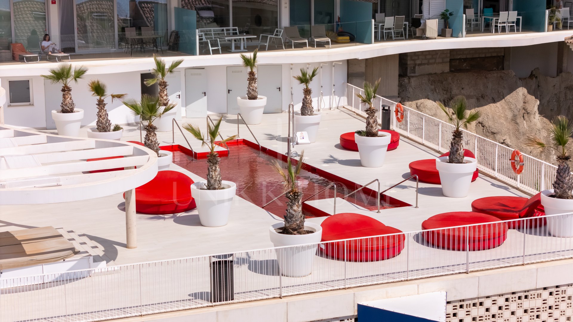 Spacious, modern and fully furnished corner apartment in Wave Collection
