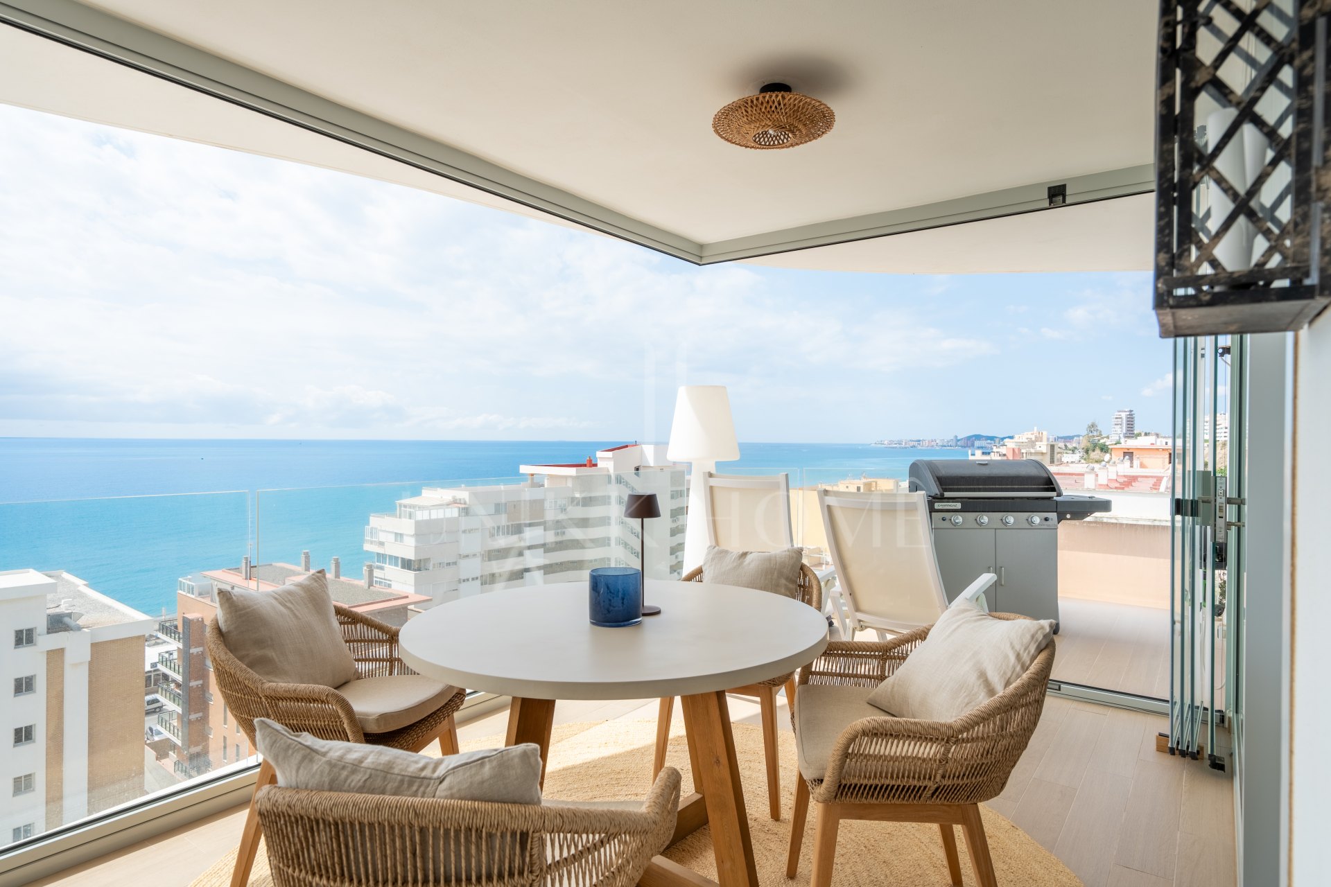 Spacious, modern and fully furnished corner apartment in Wave Collection