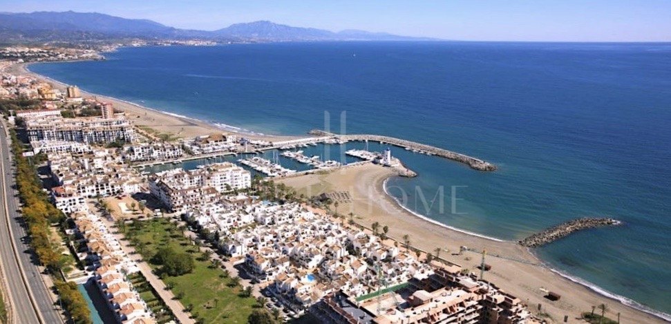 Apartamento en 1e línea de playa 5min a pie del puerto, Manilva