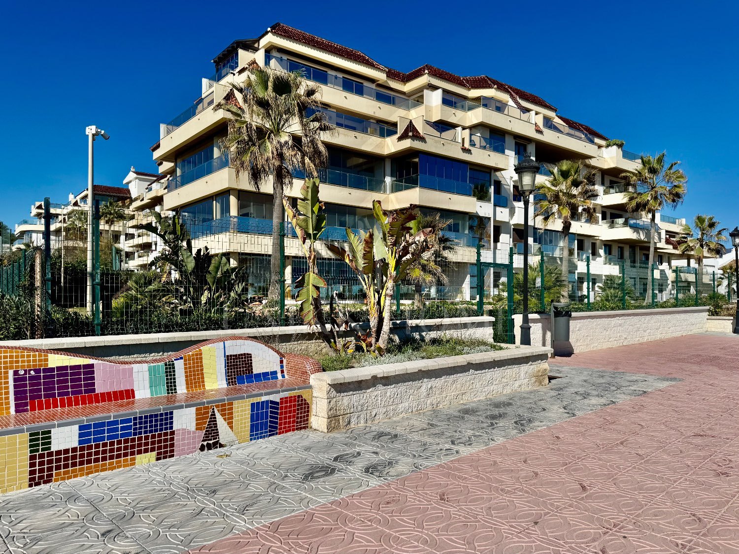 Apartamento en 1e línea de playa 5min a pie del puerto, Manilva