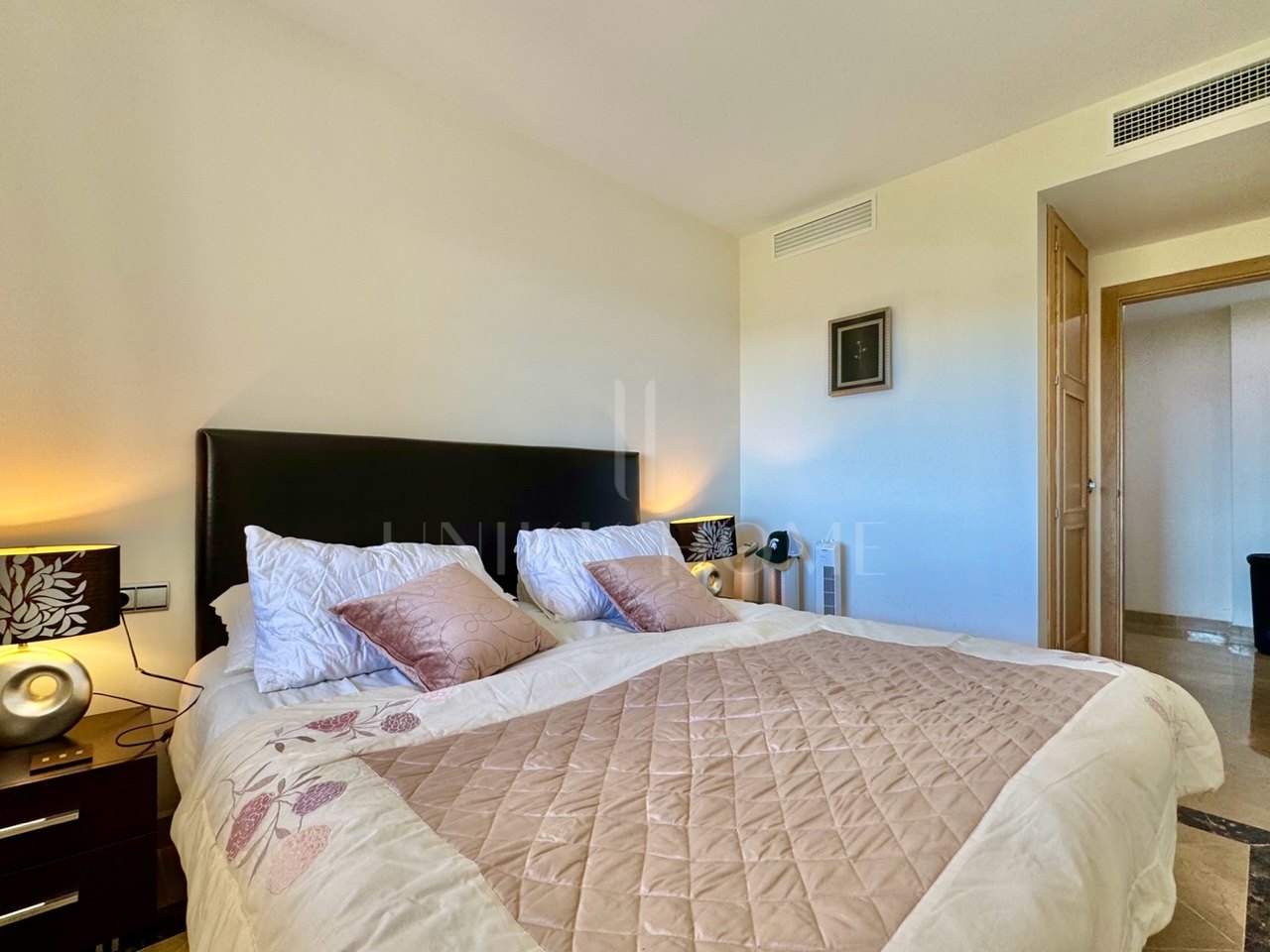 Apartamento en 1e línea de playa 5min a pie del puerto, Manilva