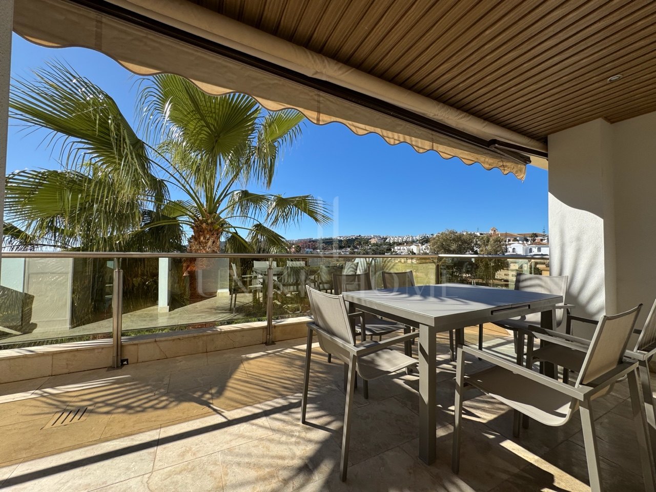 Apartamento en 1e línea de playa 5min a pie del puerto, Manilva