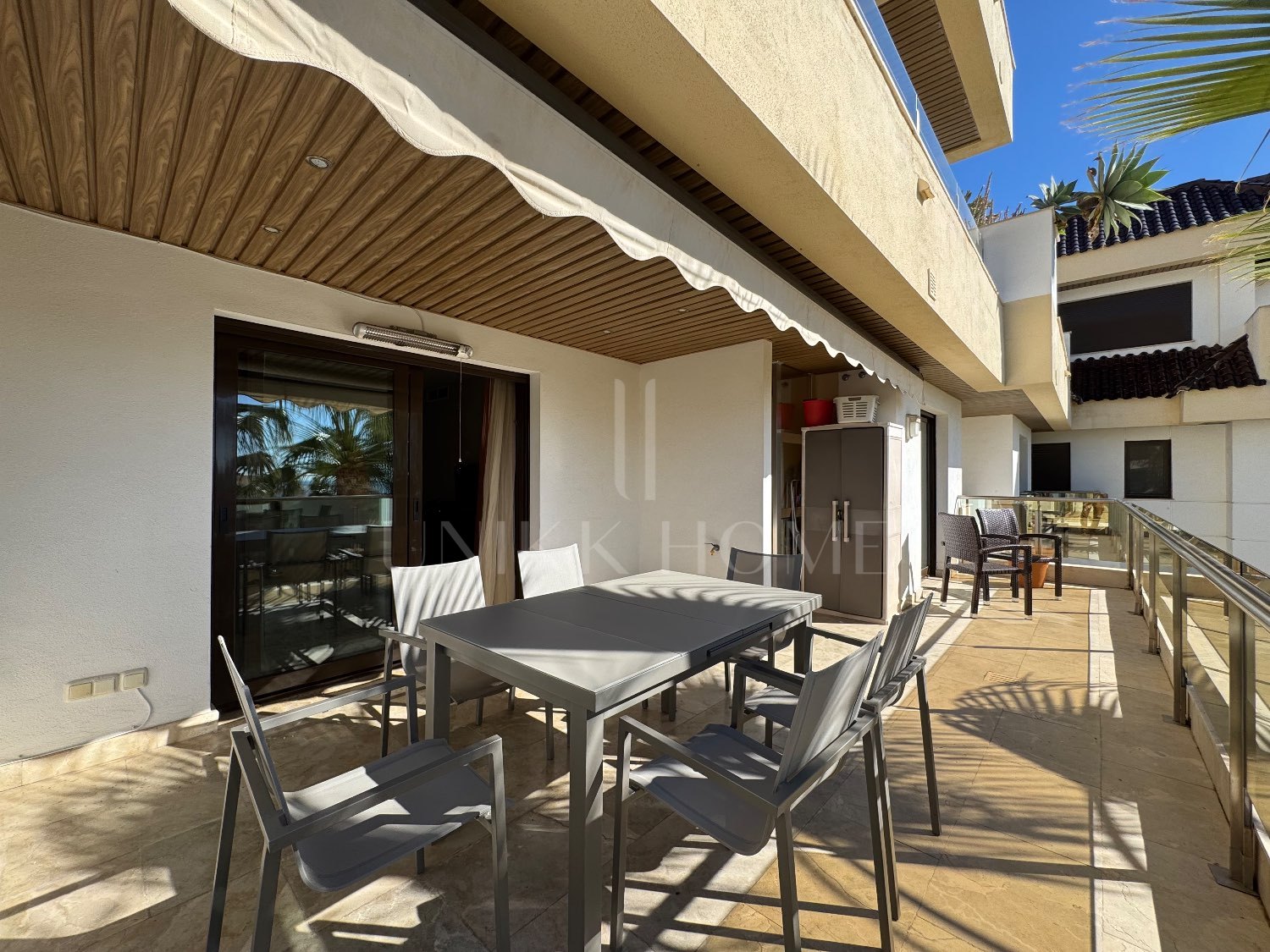 Apartamento en 1e línea de playa 5min a pie del puerto, Manilva