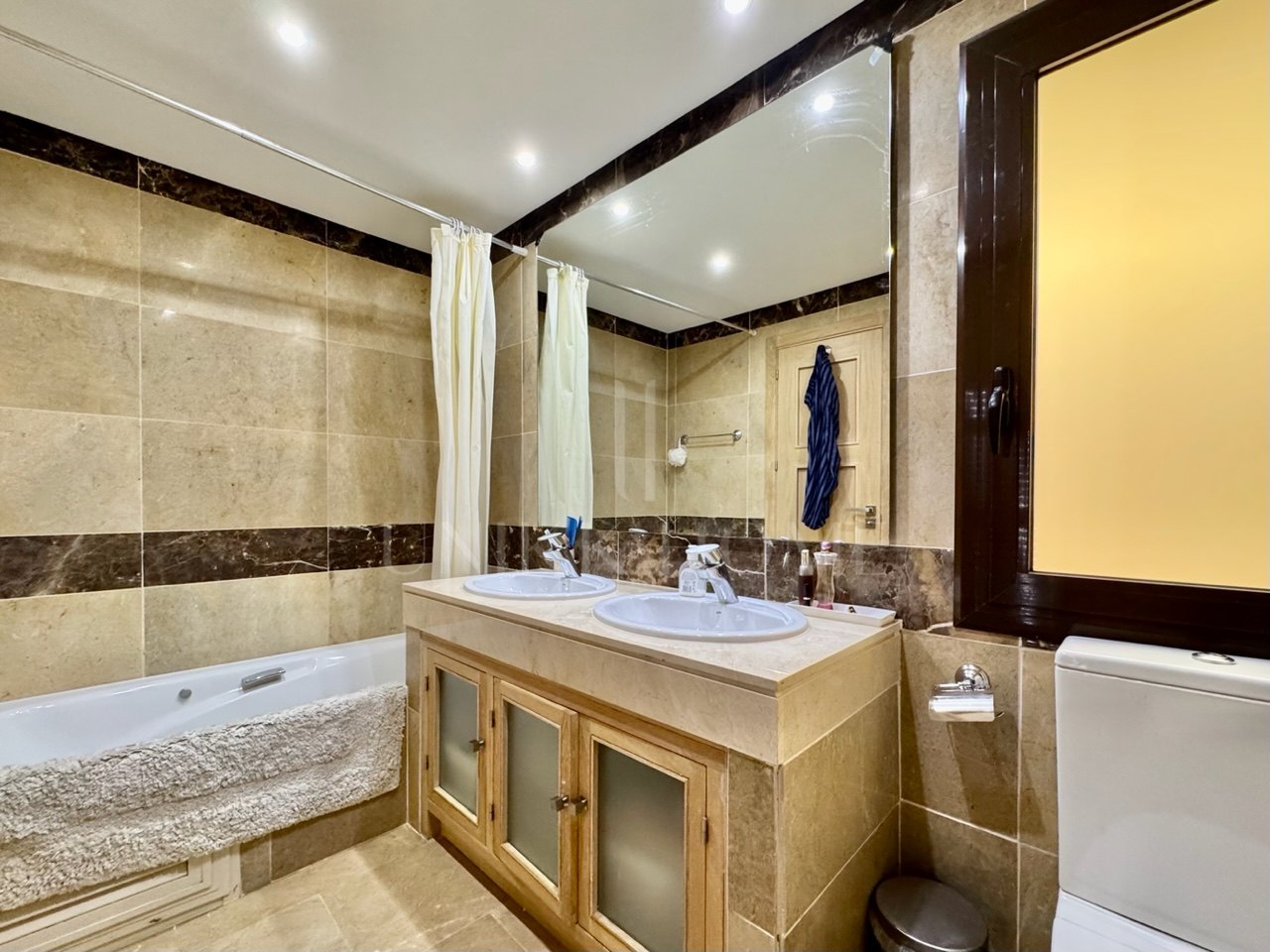 Apartamento en 1e línea de playa 5min a pie del puerto, Manilva