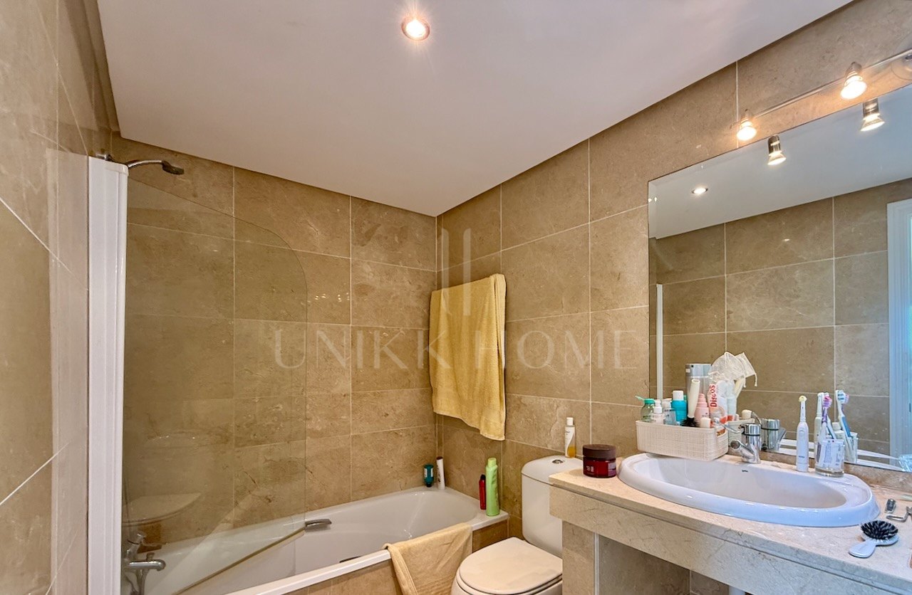 Exceptional penthouse with panoramic views in Duquesa Port, Manilva