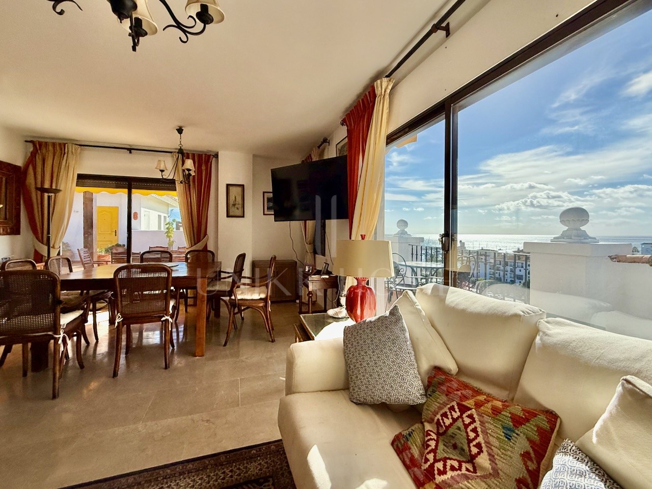Exceptional penthouse with panoramic views in Duquesa Port, Manilva