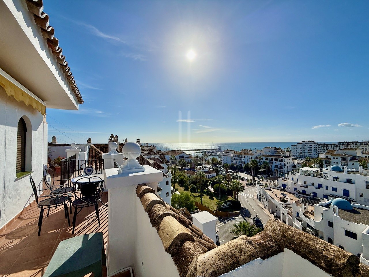 Exceptional penthouse with panoramic views in Duquesa Port, Manilva
