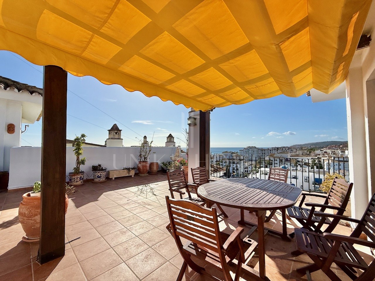 Exceptional penthouse with panoramic views in Duquesa Port, Manilva