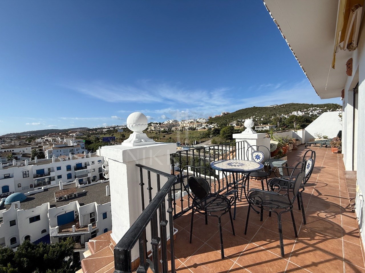 Exceptional penthouse with panoramic views in Duquesa Port, Manilva