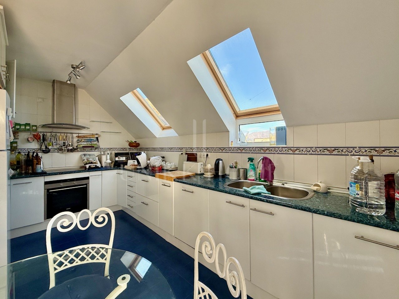 Exceptional penthouse with panoramic views in Duquesa Port, Manilva