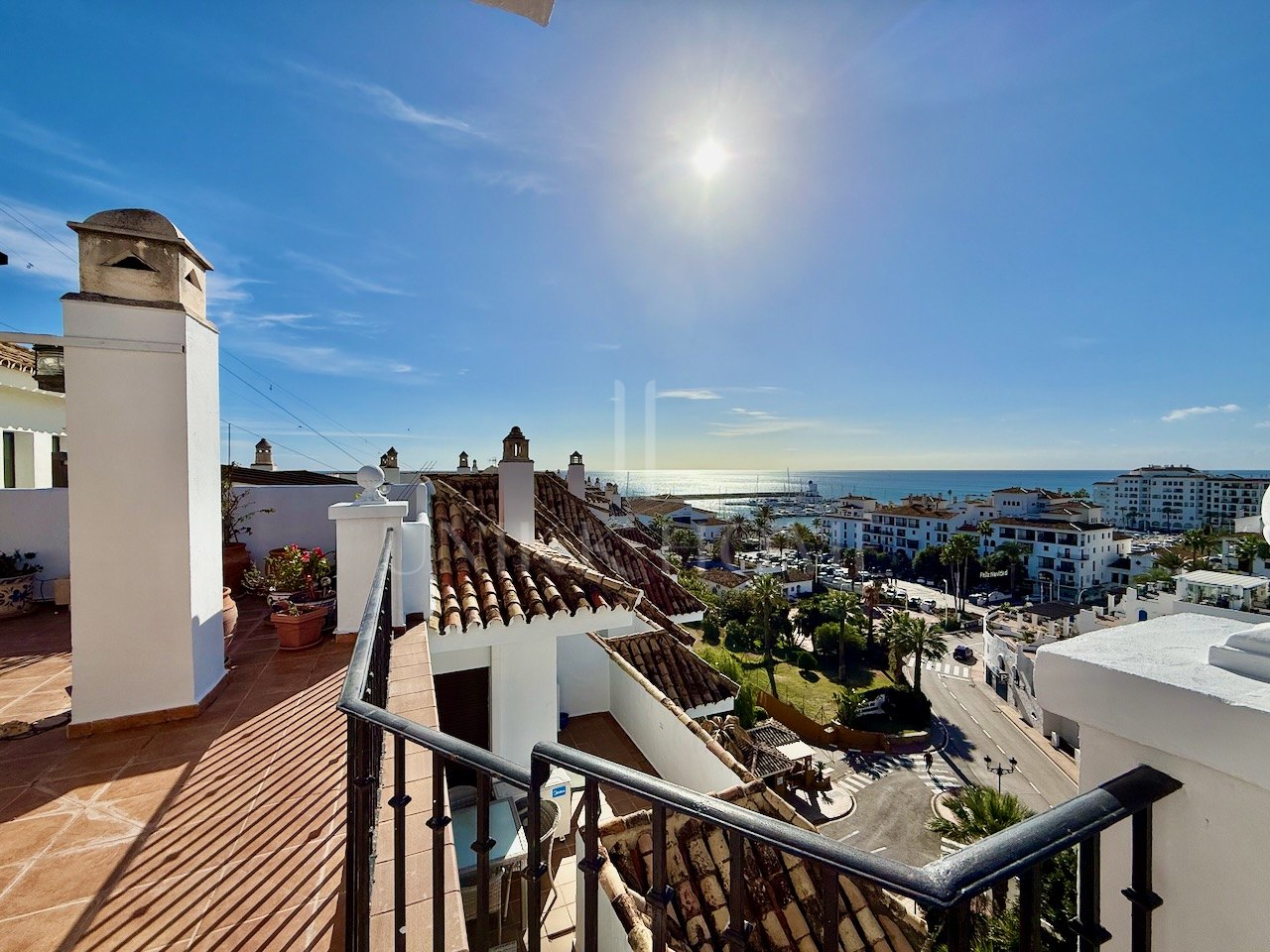 Exceptional penthouse with panoramic views in Duquesa Port, Manilva