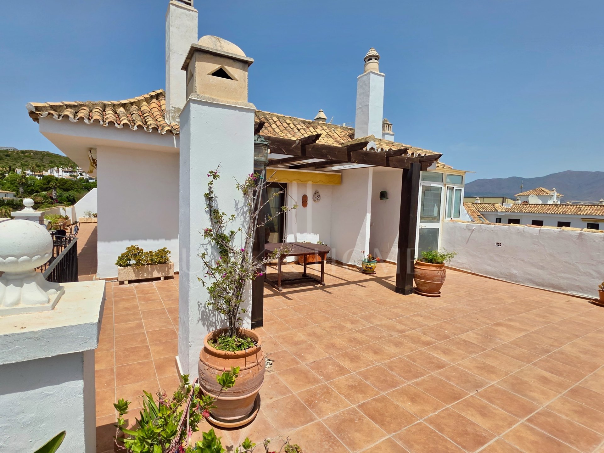 Ático de 3 dormitorios en última planta con vistas al mar y al puerto deportivo, Puerto de la Duquesa
