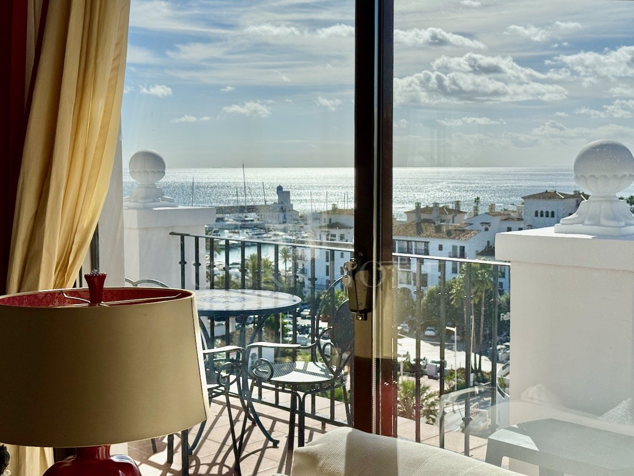 Exceptional penthouse with panoramic views in Duquesa Port, Manilva