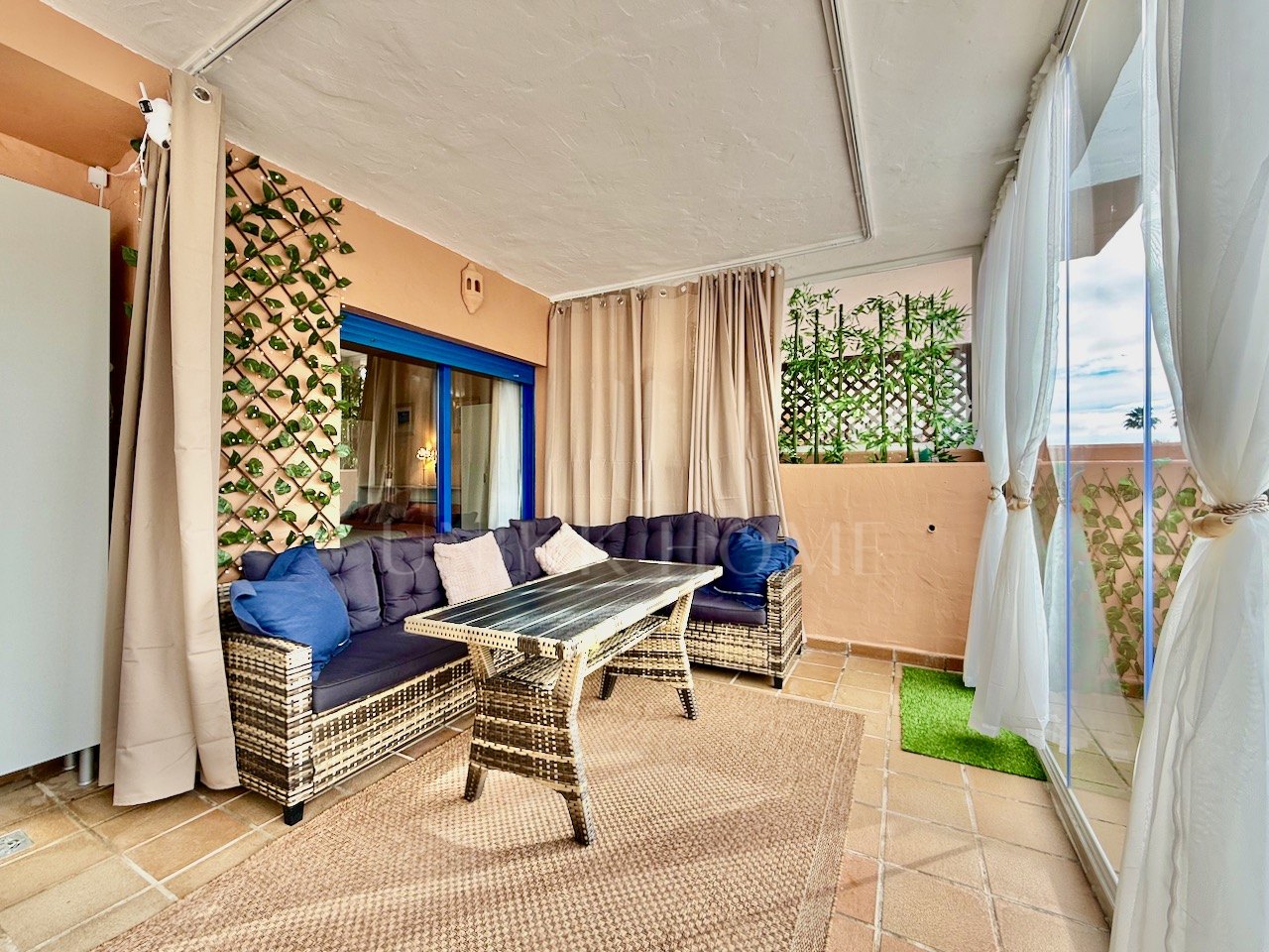 Planta baja con terraza cerrada versátil, Manilva