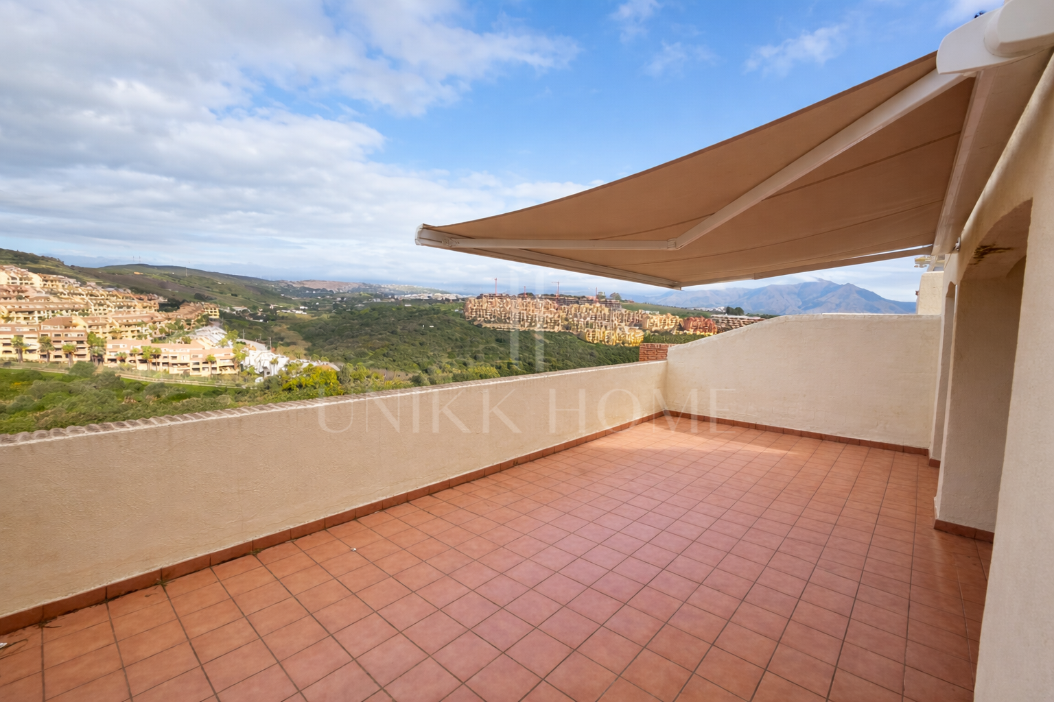 Bright duplex with large terraces and panoramic views, La Duquesa