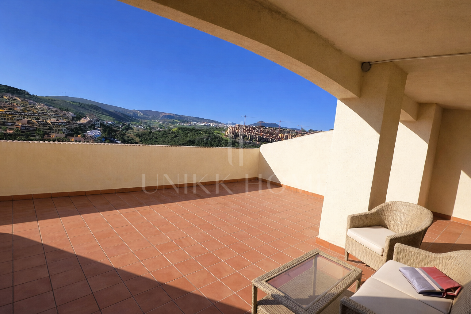 Bright duplex with large terraces and panoramic views, La Duquesa