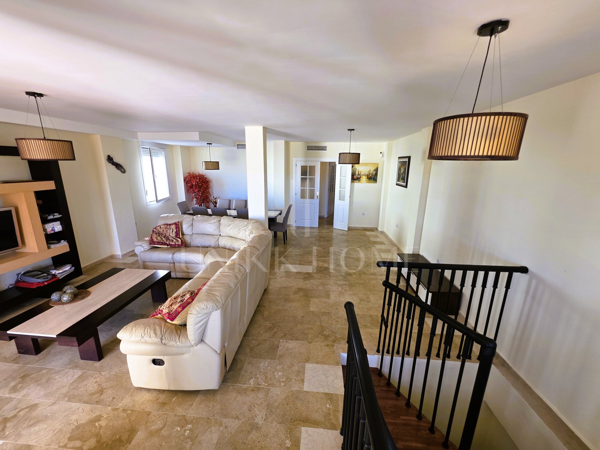 Bright duplex with large terraces and panoramic views, La Duquesa