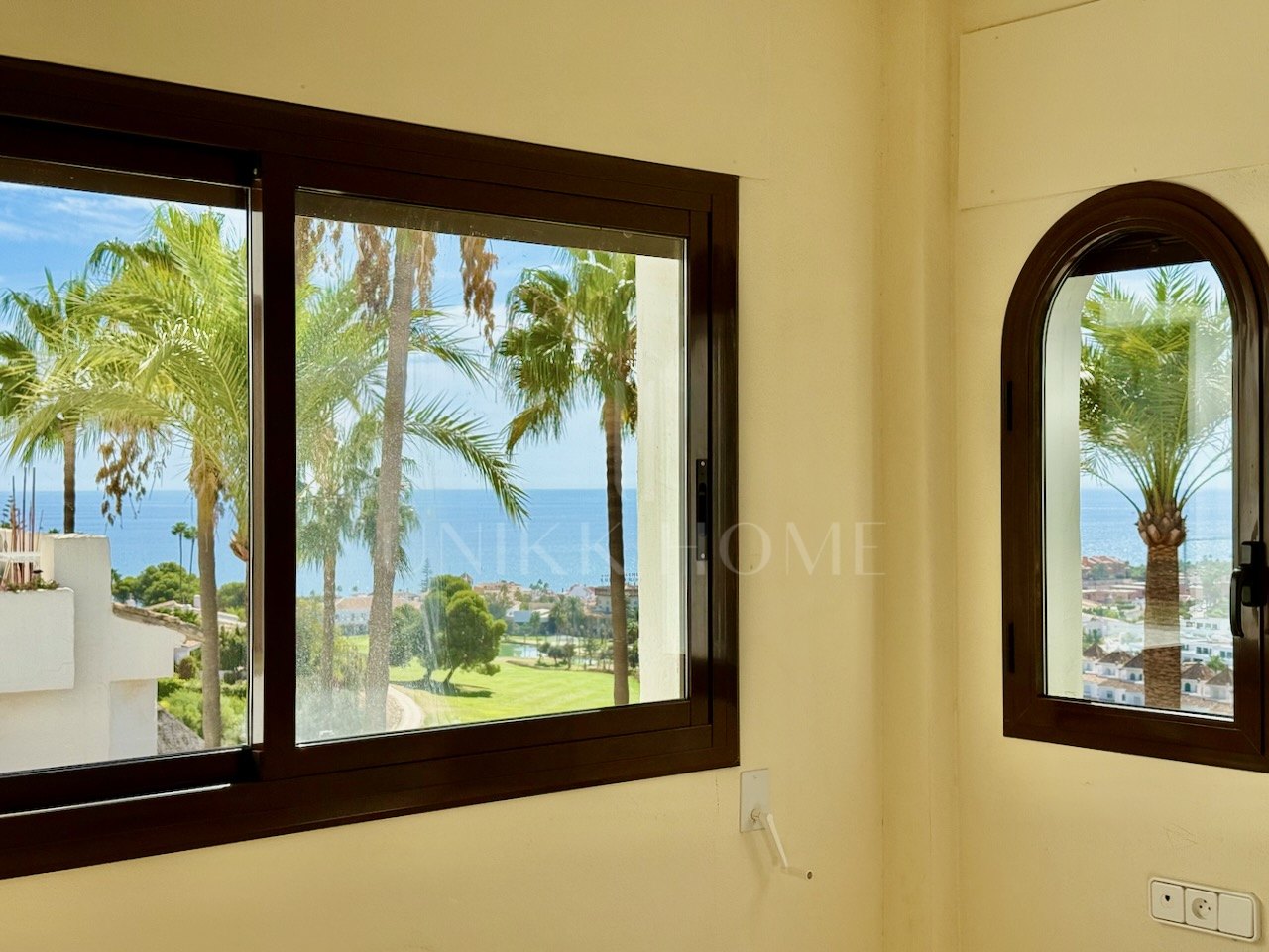 Apartment with views close to Puerto de la Duquesa, Manilva